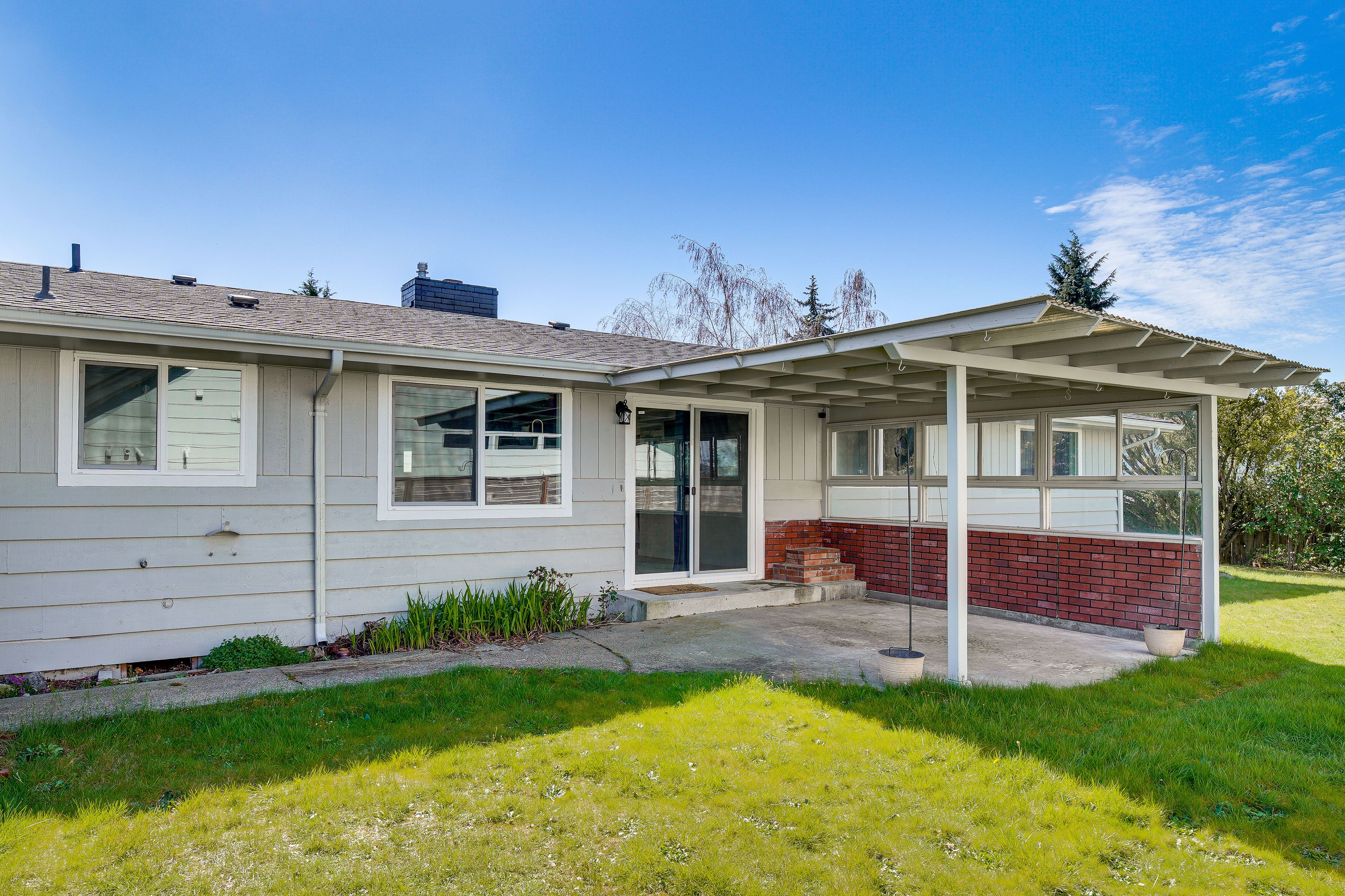 Private Backyard | Covered Patio