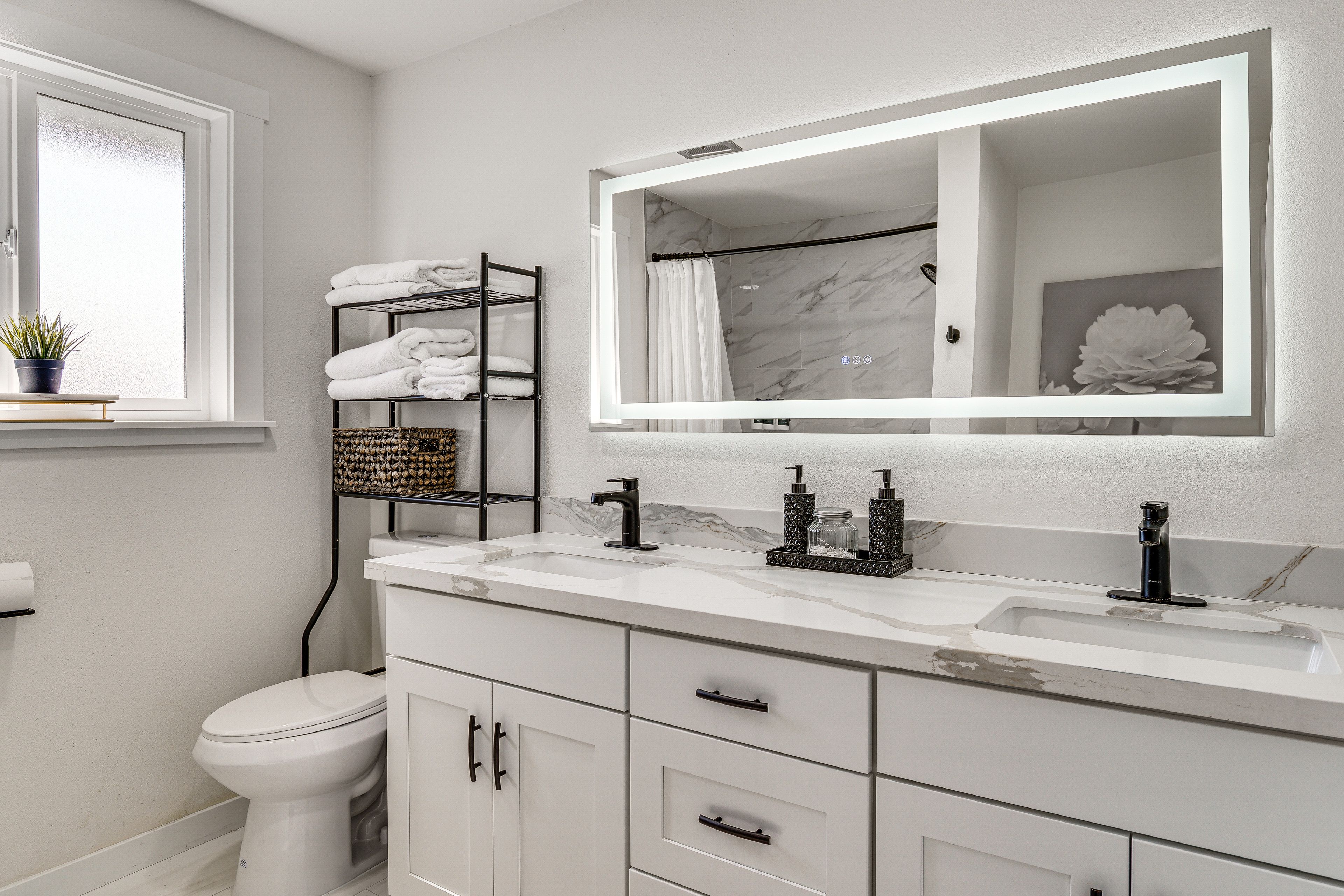 Full Bathroom | Towels & Linens Provided