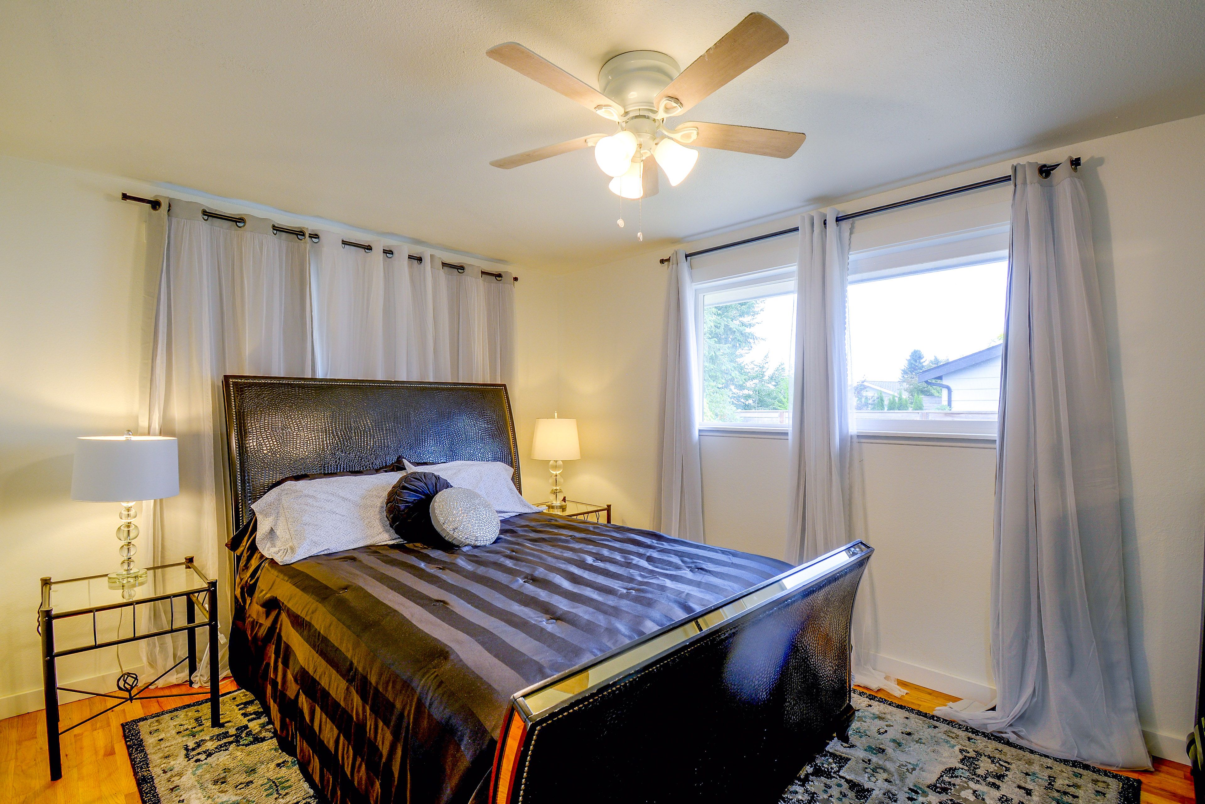 Bedroom 2 | Queen Bed
