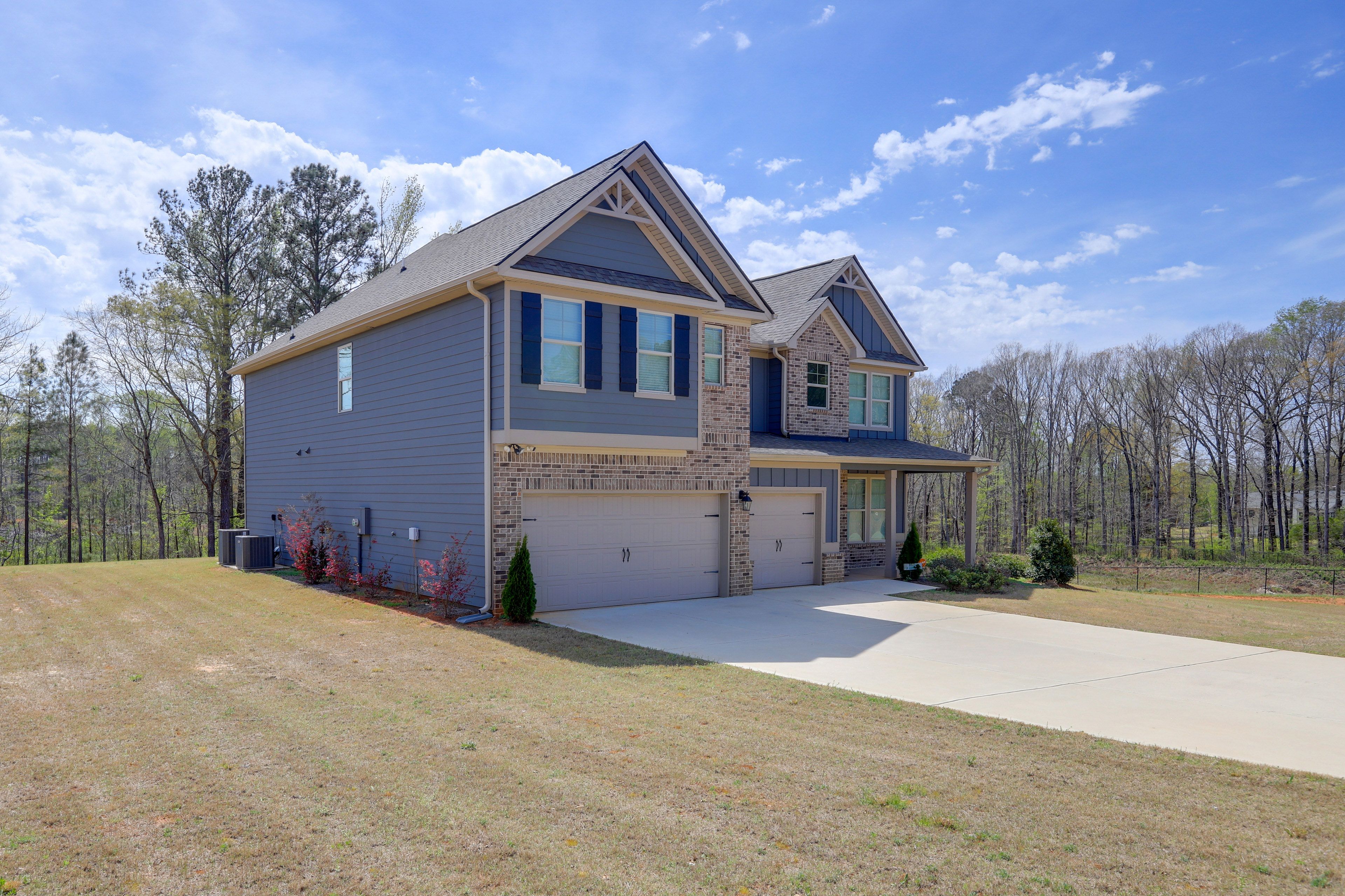 Parking | Garage (3 Vehicles) | Driveway (1 Vehicle)