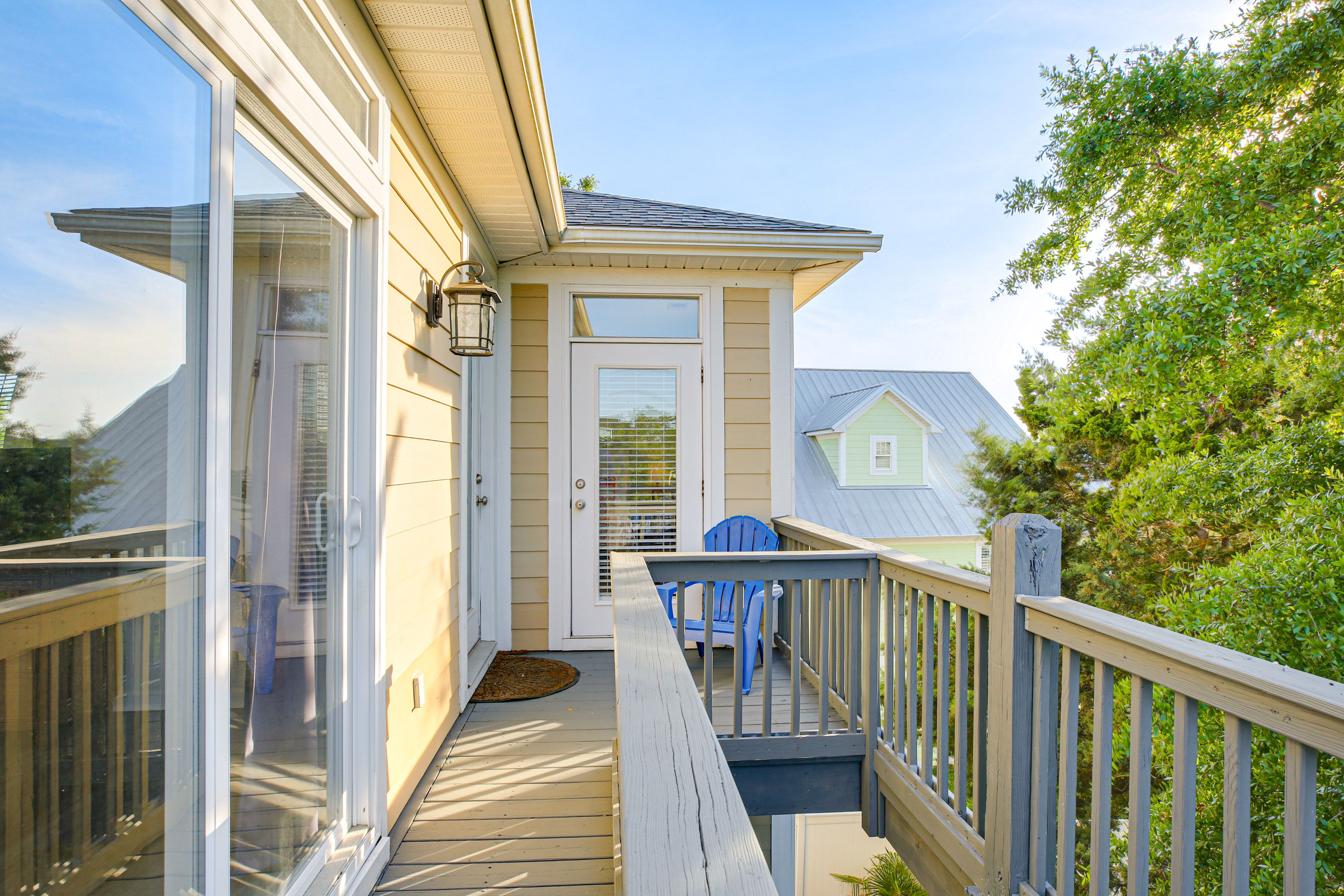 Wraparound Balcony