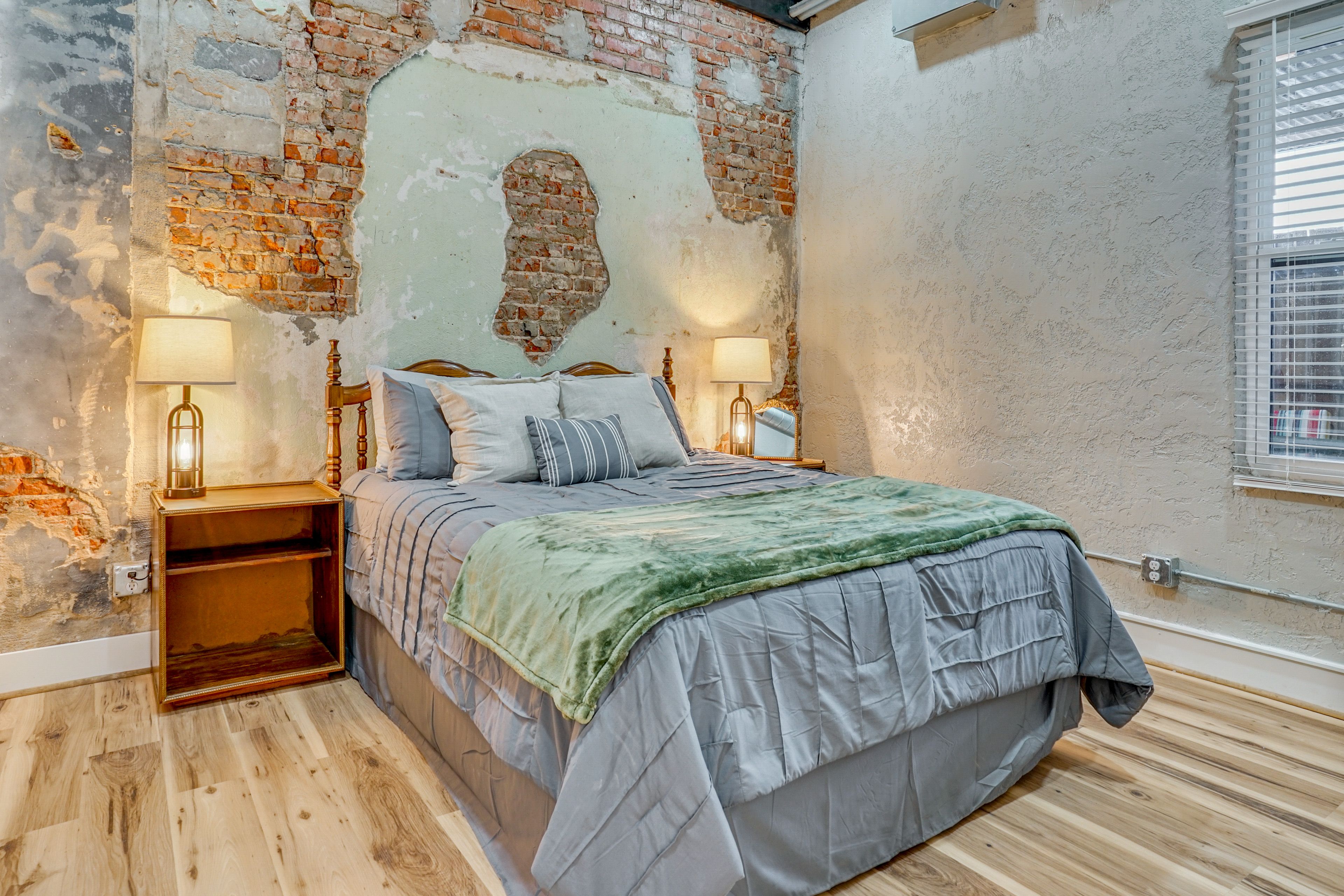 Bedroom 2 | Queen Bed