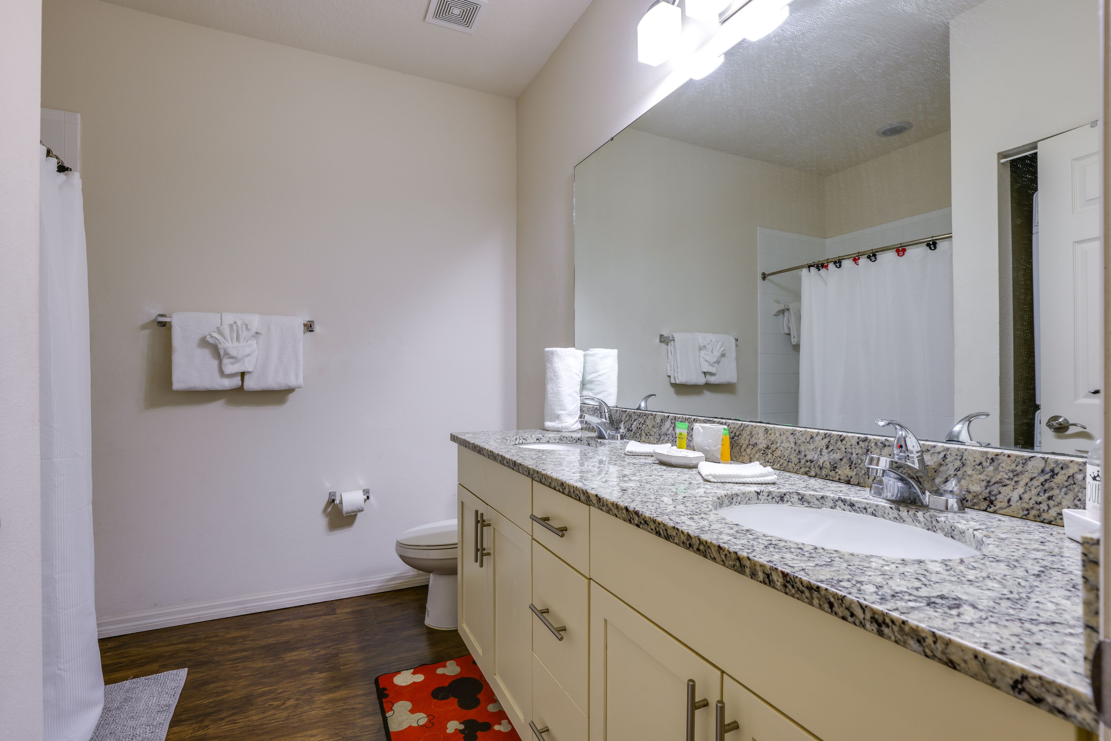 Full Bathroom | 2nd Floor
