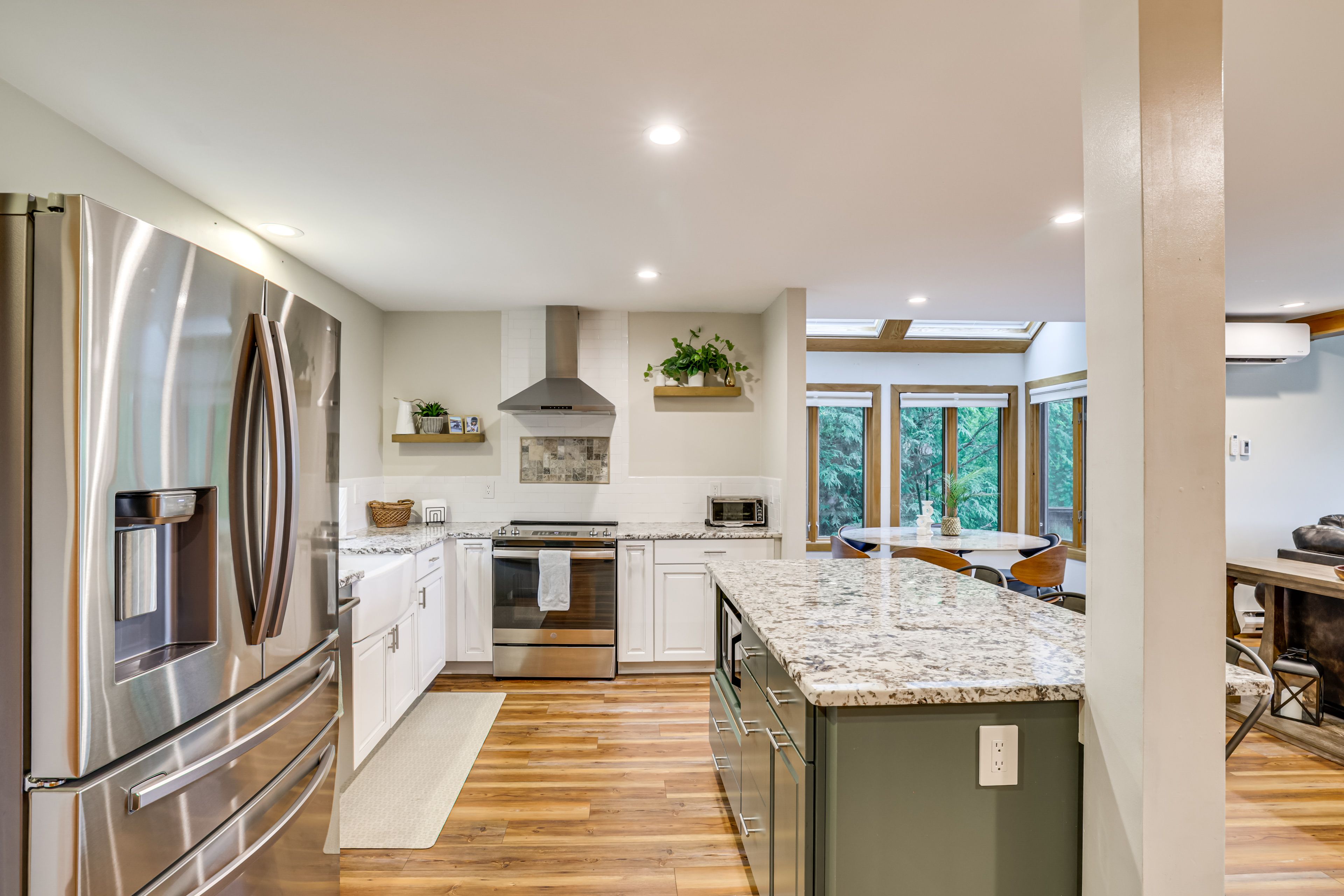 Kitchen | Main Level