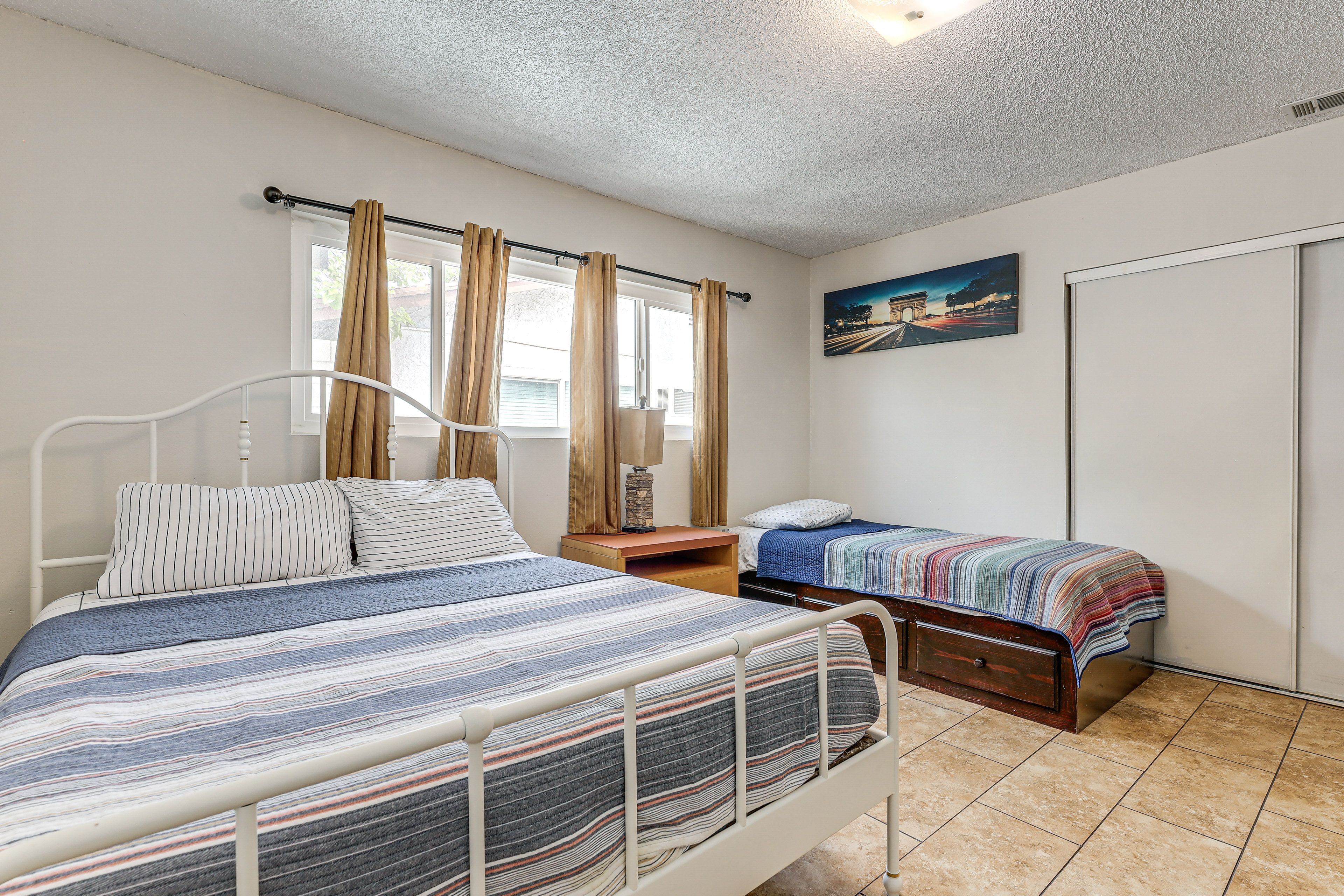 Bedroom 2 | Queen Bed | Twin Bed