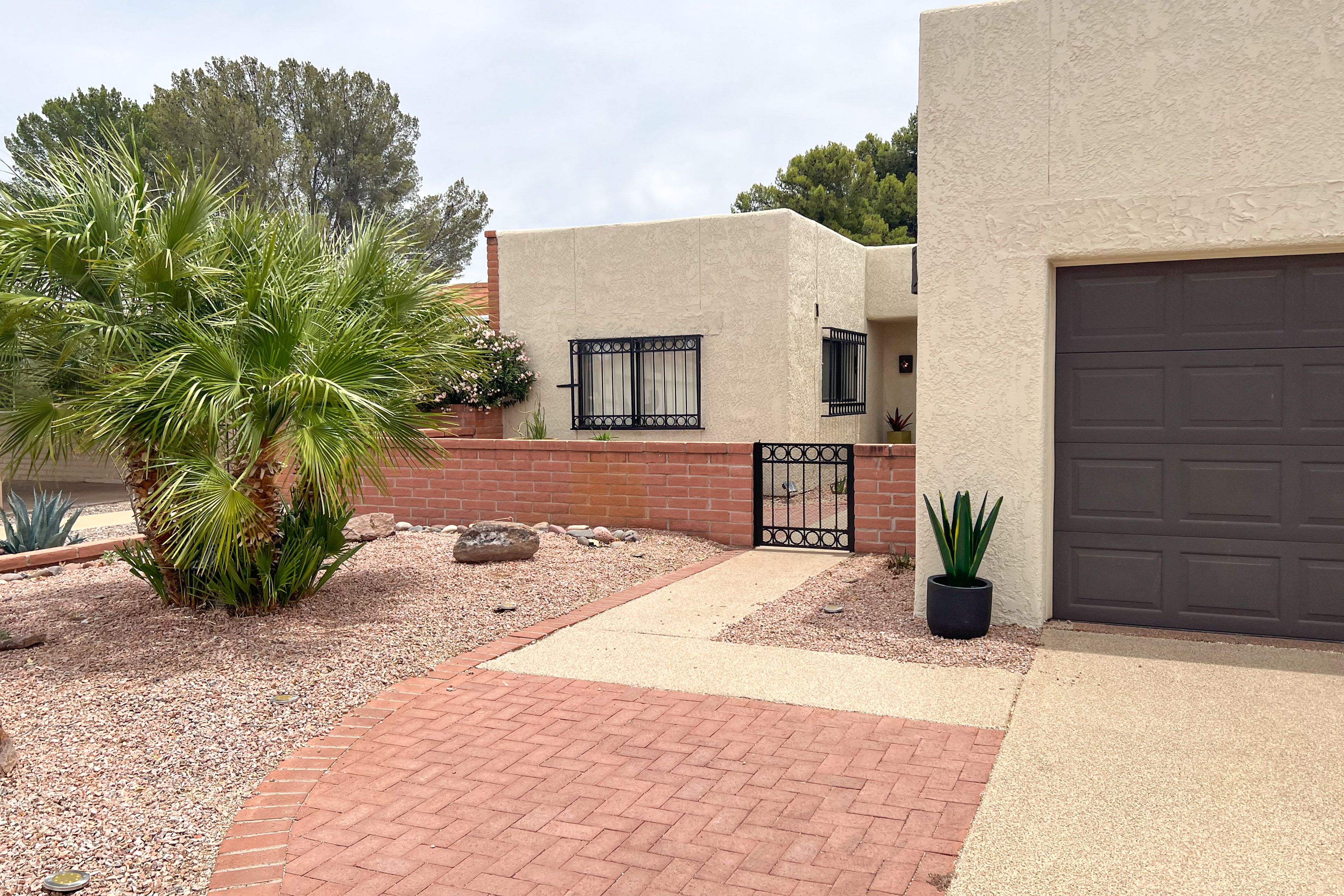 Parking | Garage (2 Vehicles) | Driveway (2 Vehicles)
