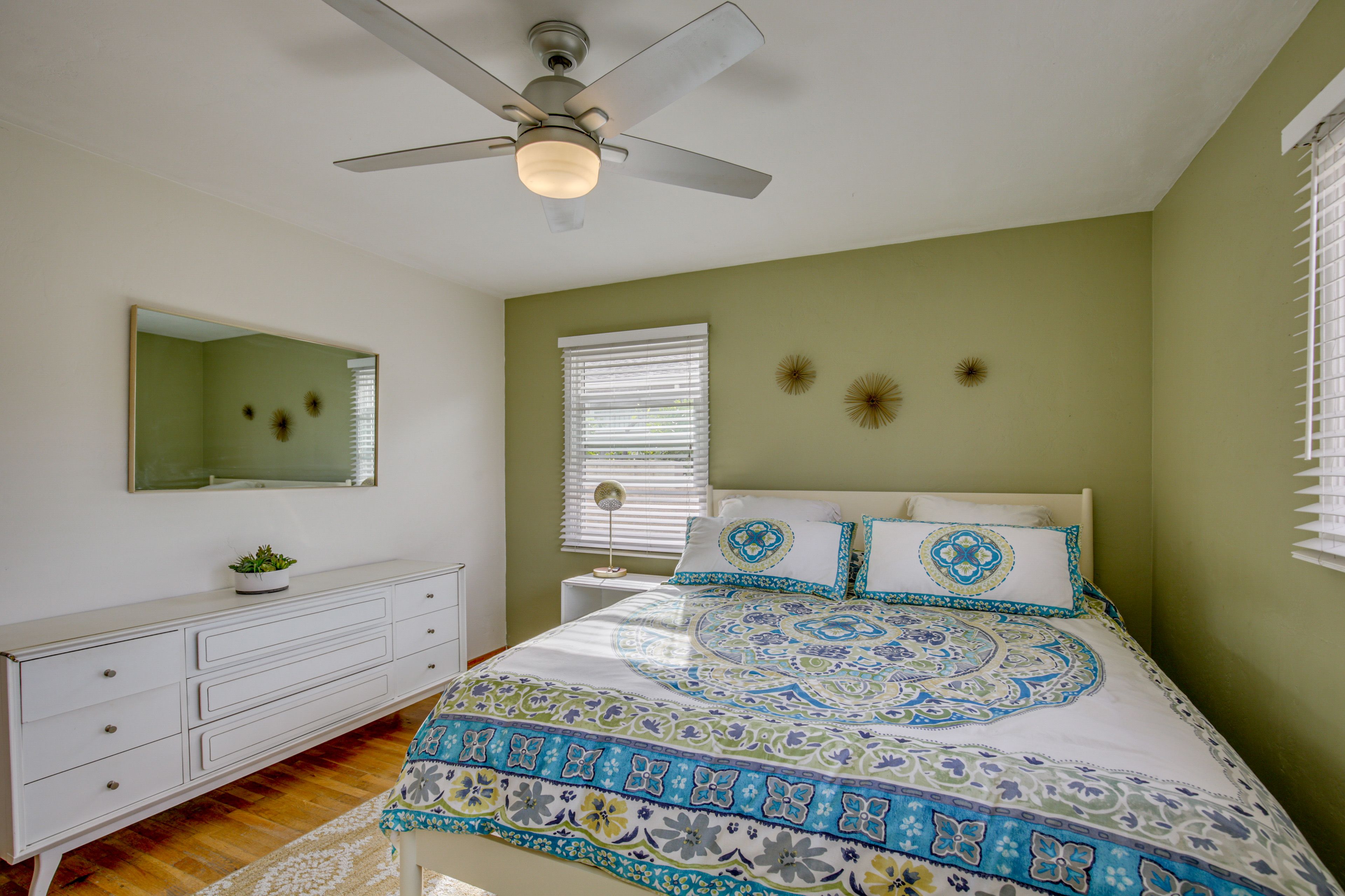 Bedroom 1 | King Bed