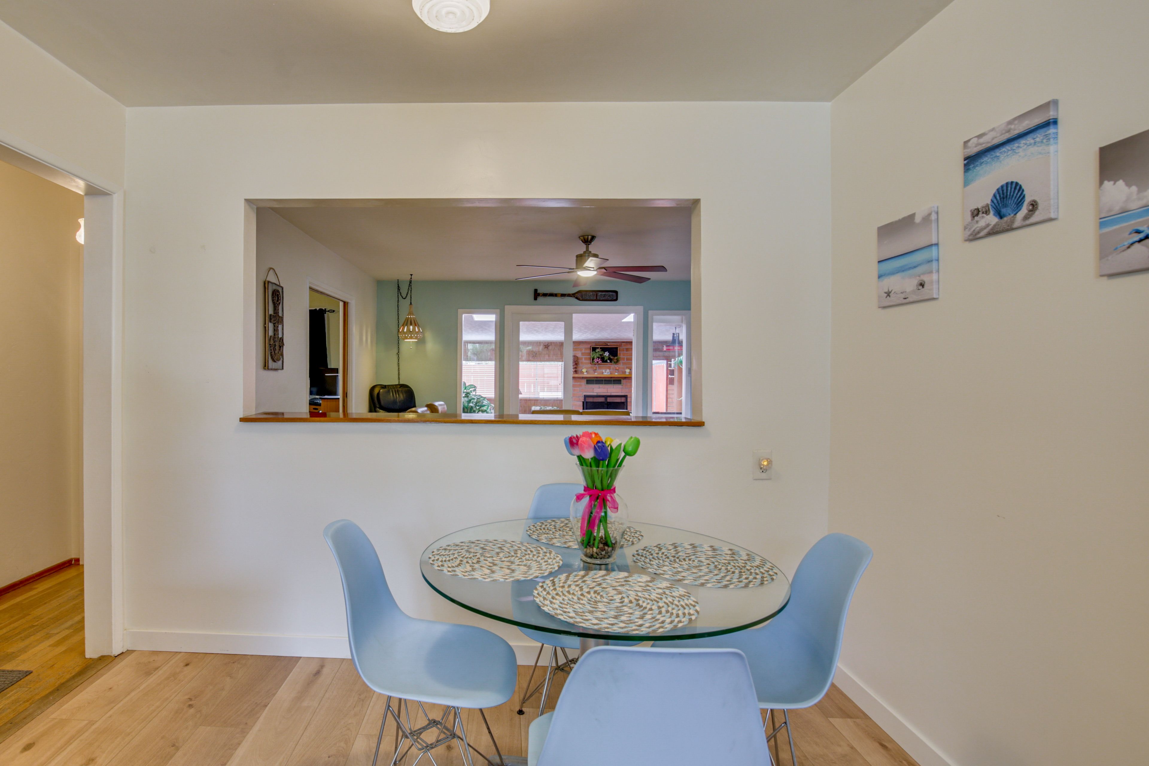 Dining Area | Dishware/Flatware Provided