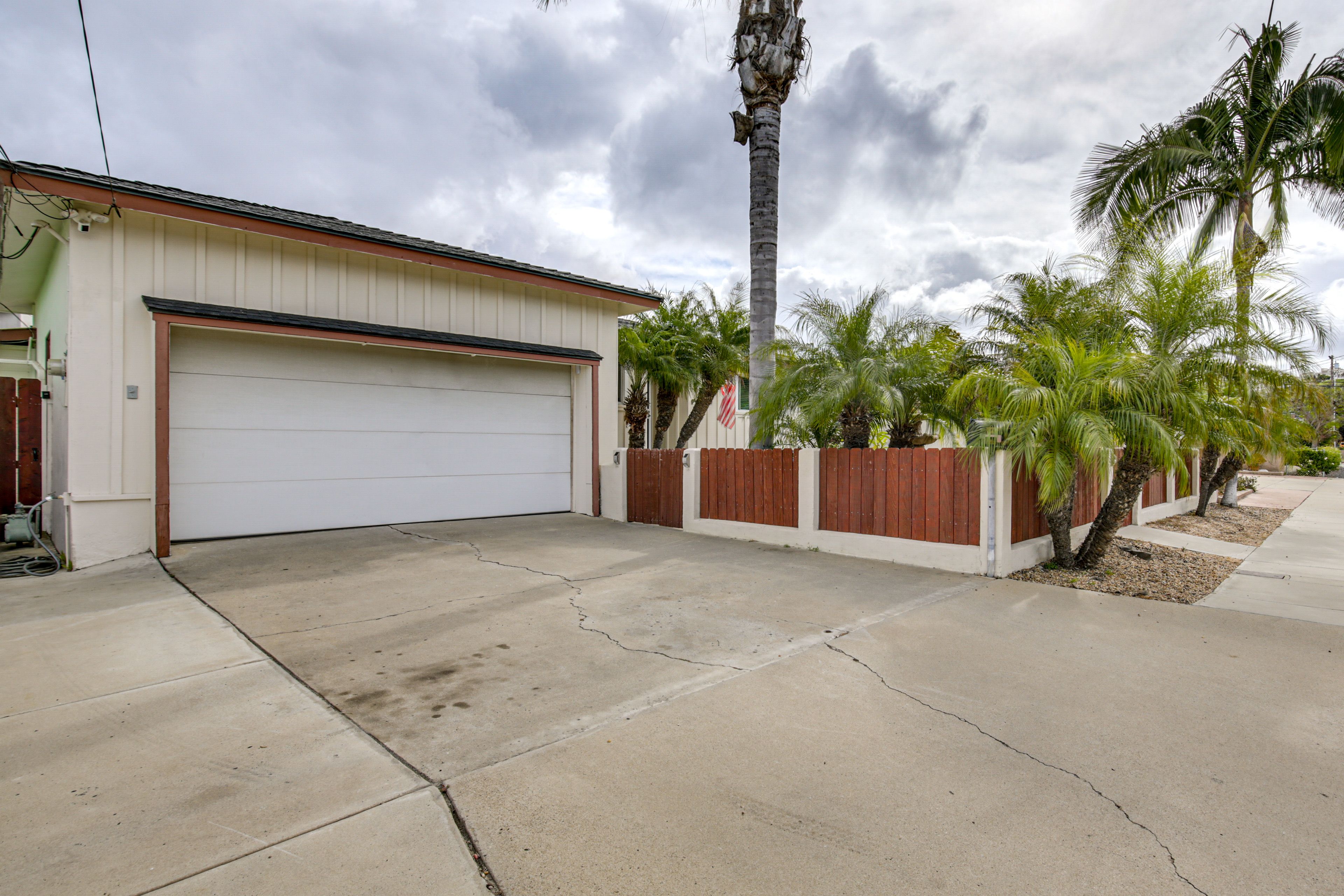 Parking | Driveway (2 Vehicles) | Street (3 Vehicles)