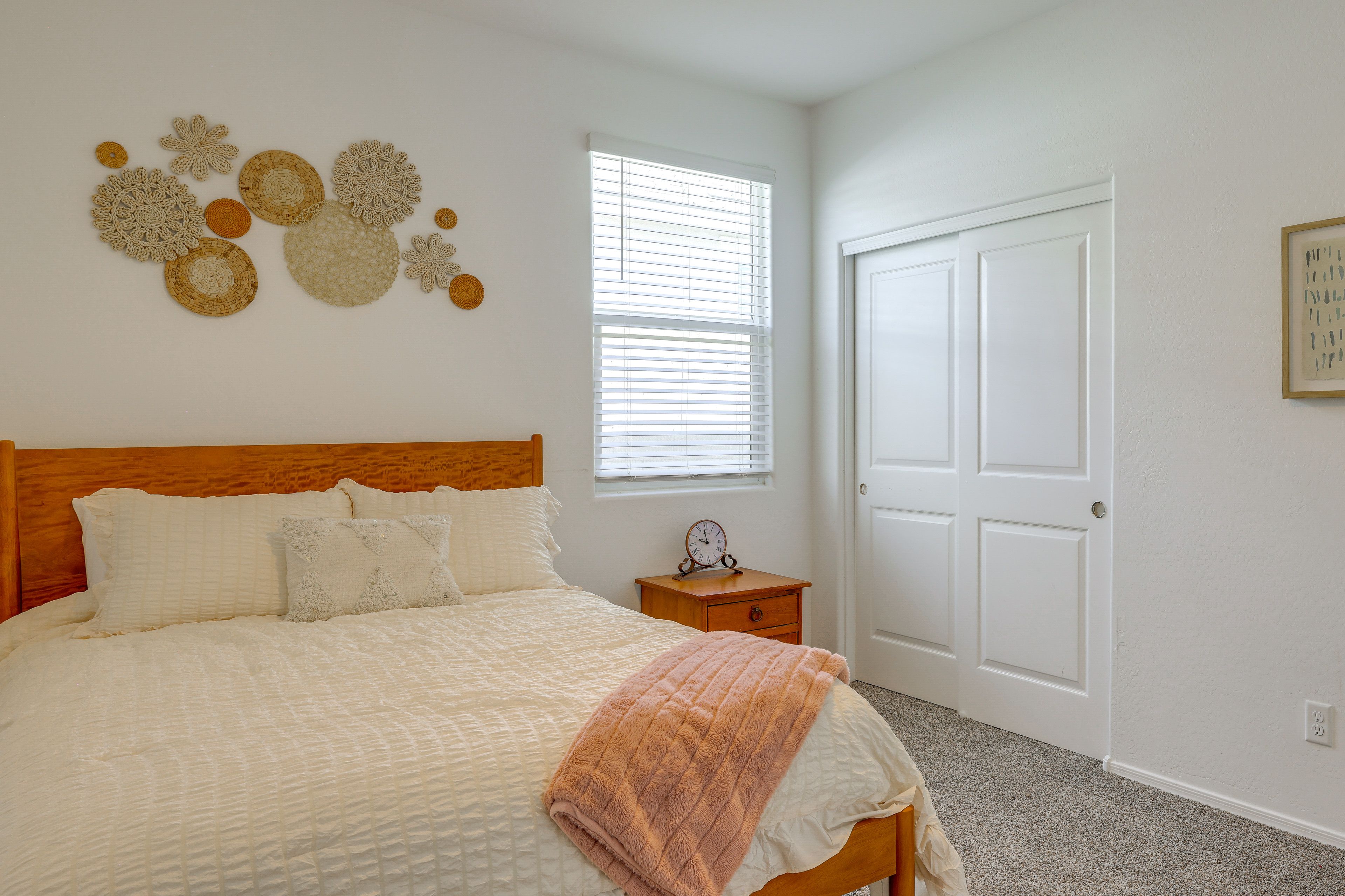 Bedroom | Queen Bed