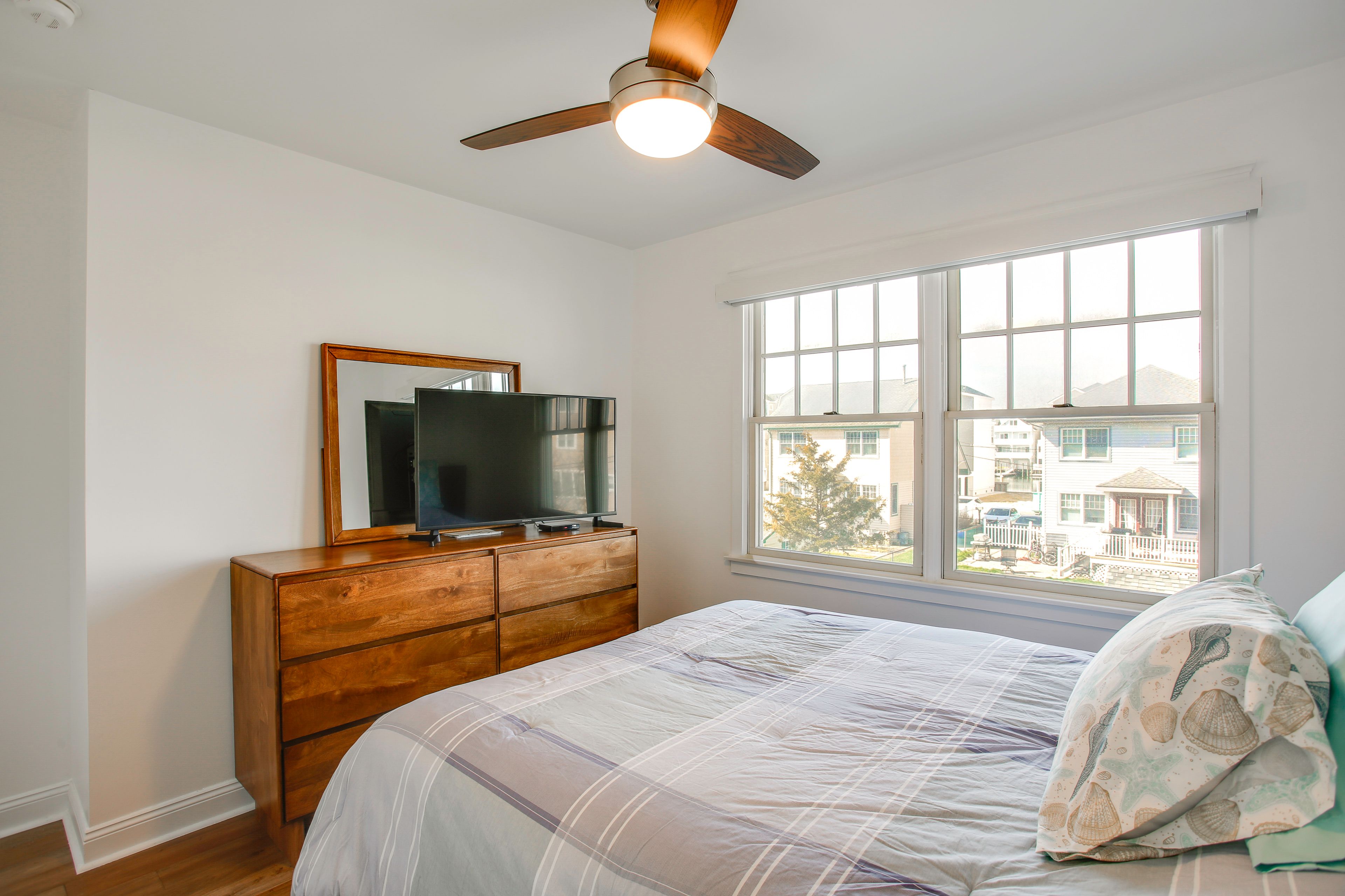 Bedroom 2 | 2nd Floor | Queen Bed