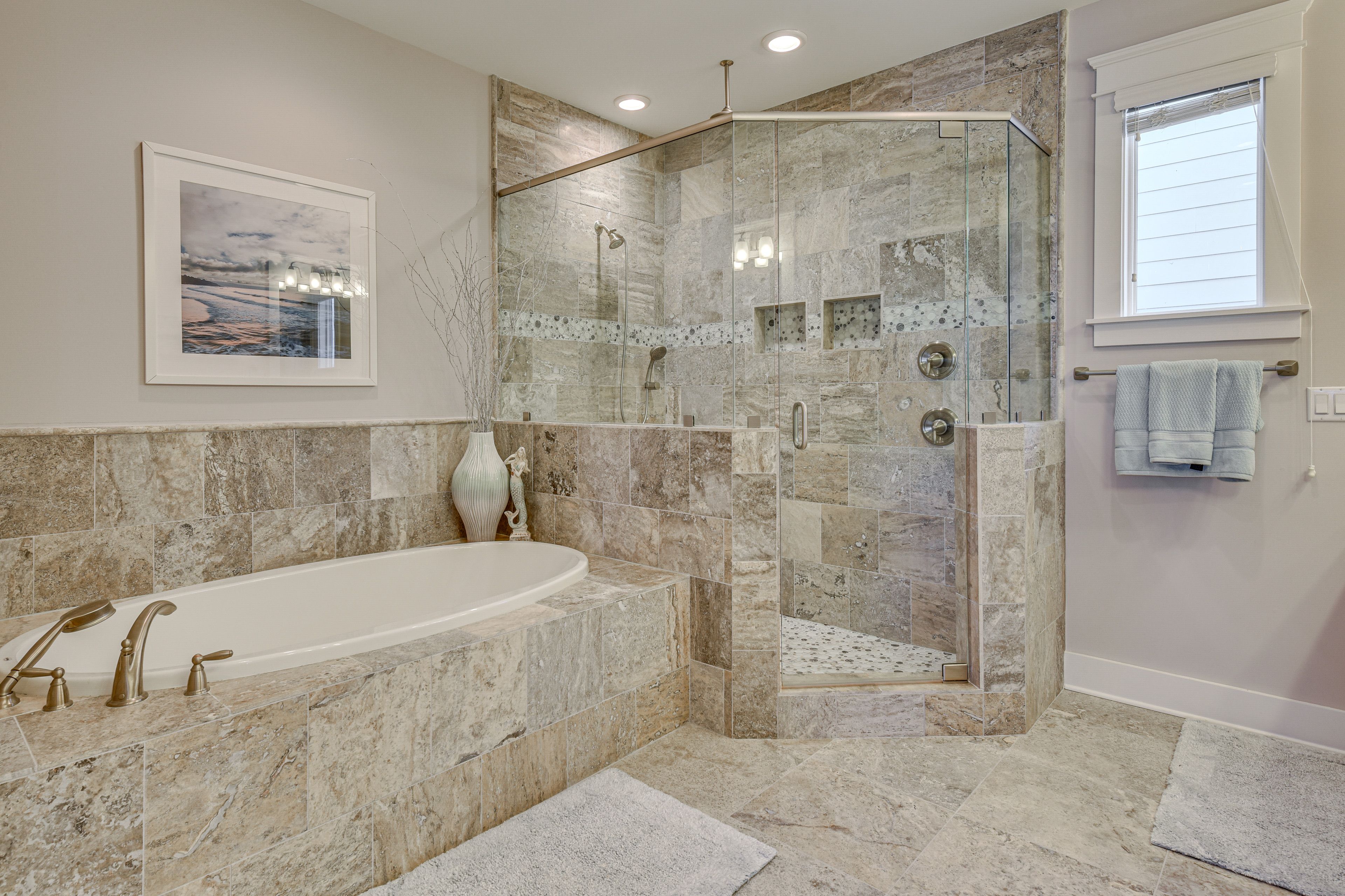 Full Bathroom | 2nd Floor