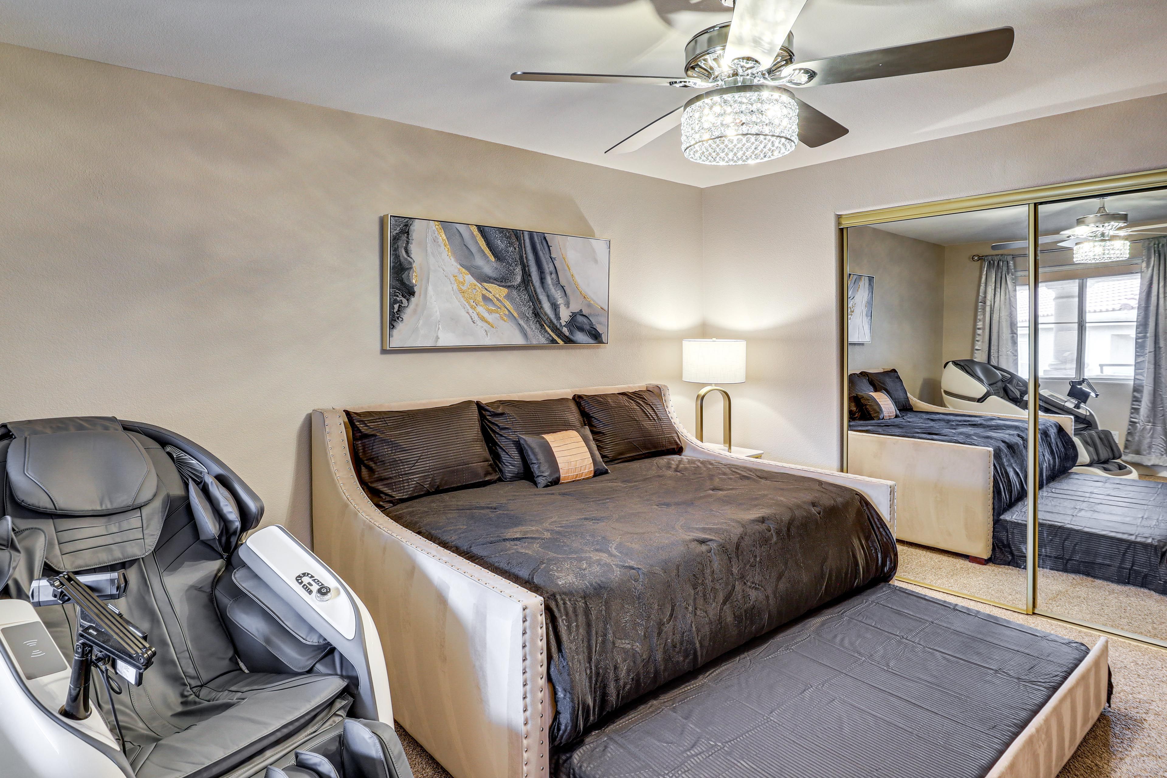 Bedroom 2 | Queen Bed w/ Full Trundle