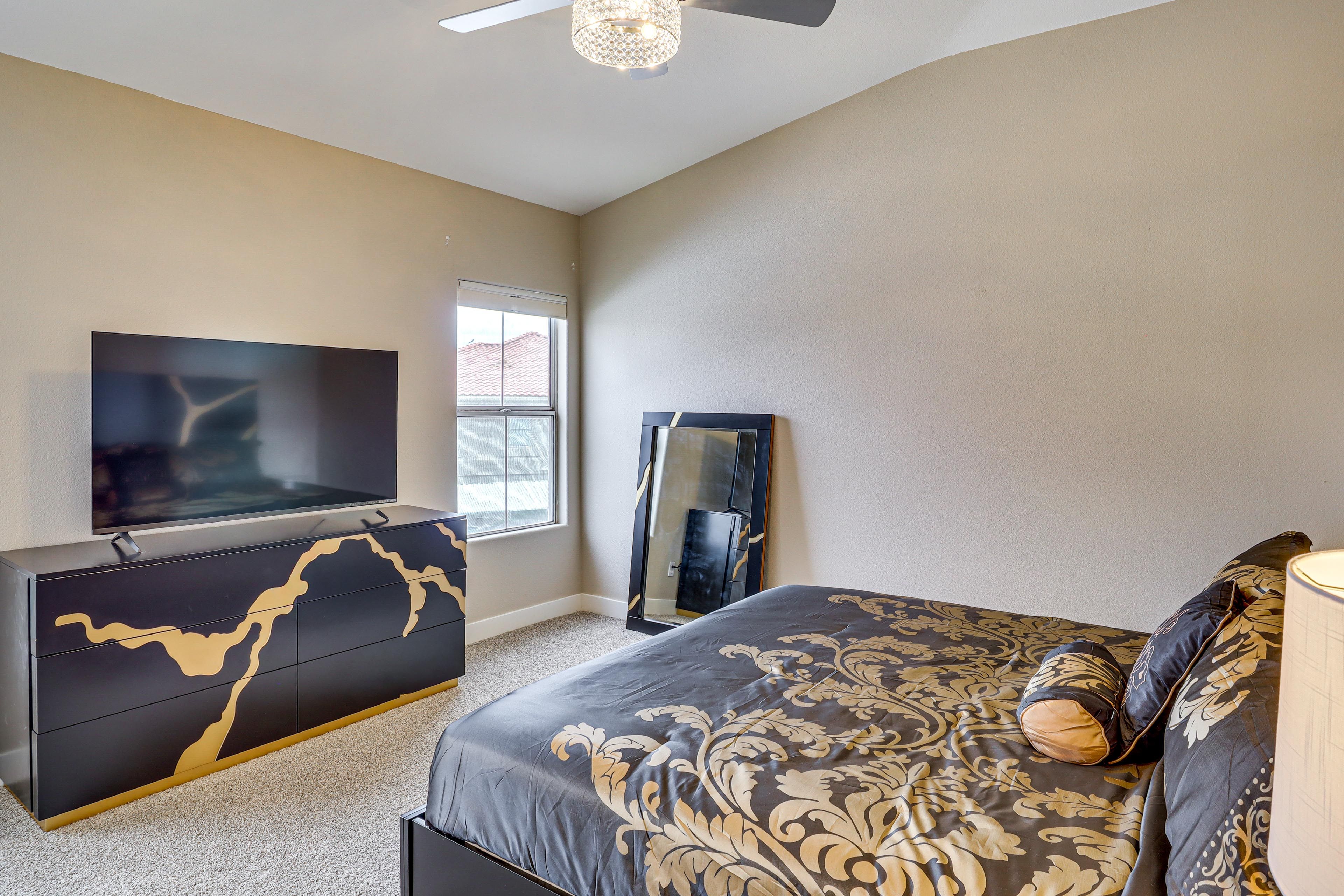 Bedroom 1 | King Bed