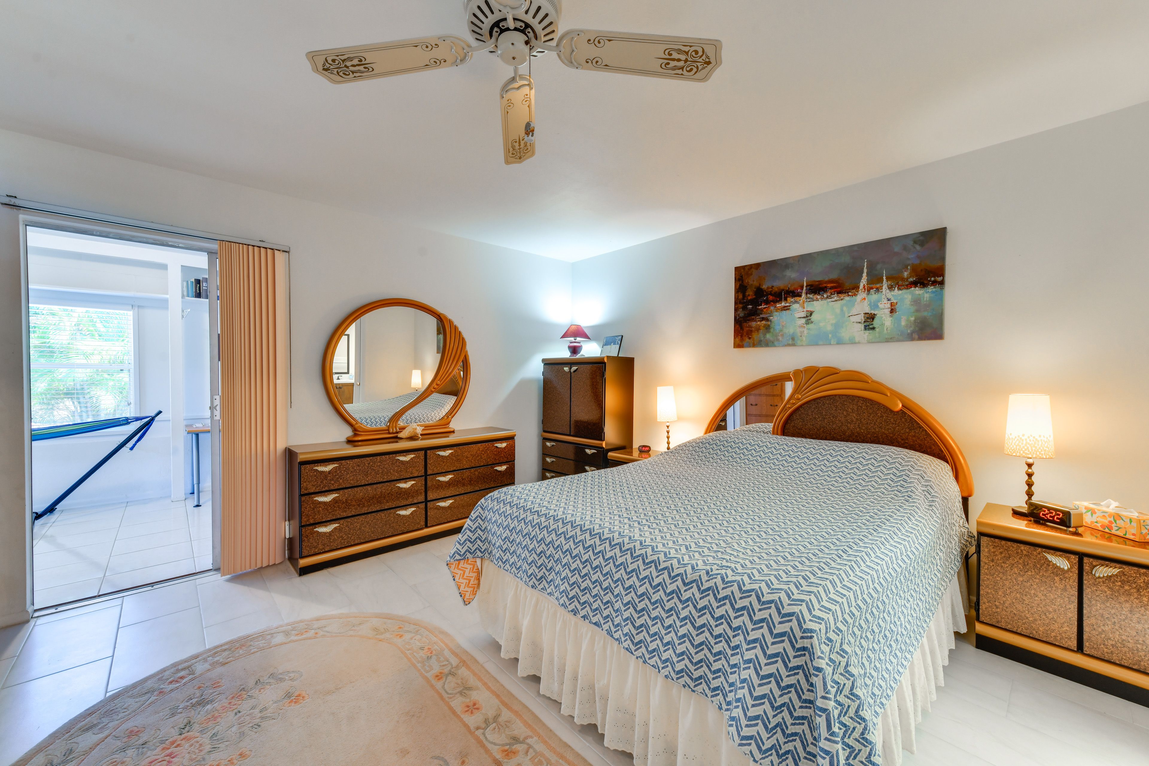 Bedroom 1 | Queen Bed