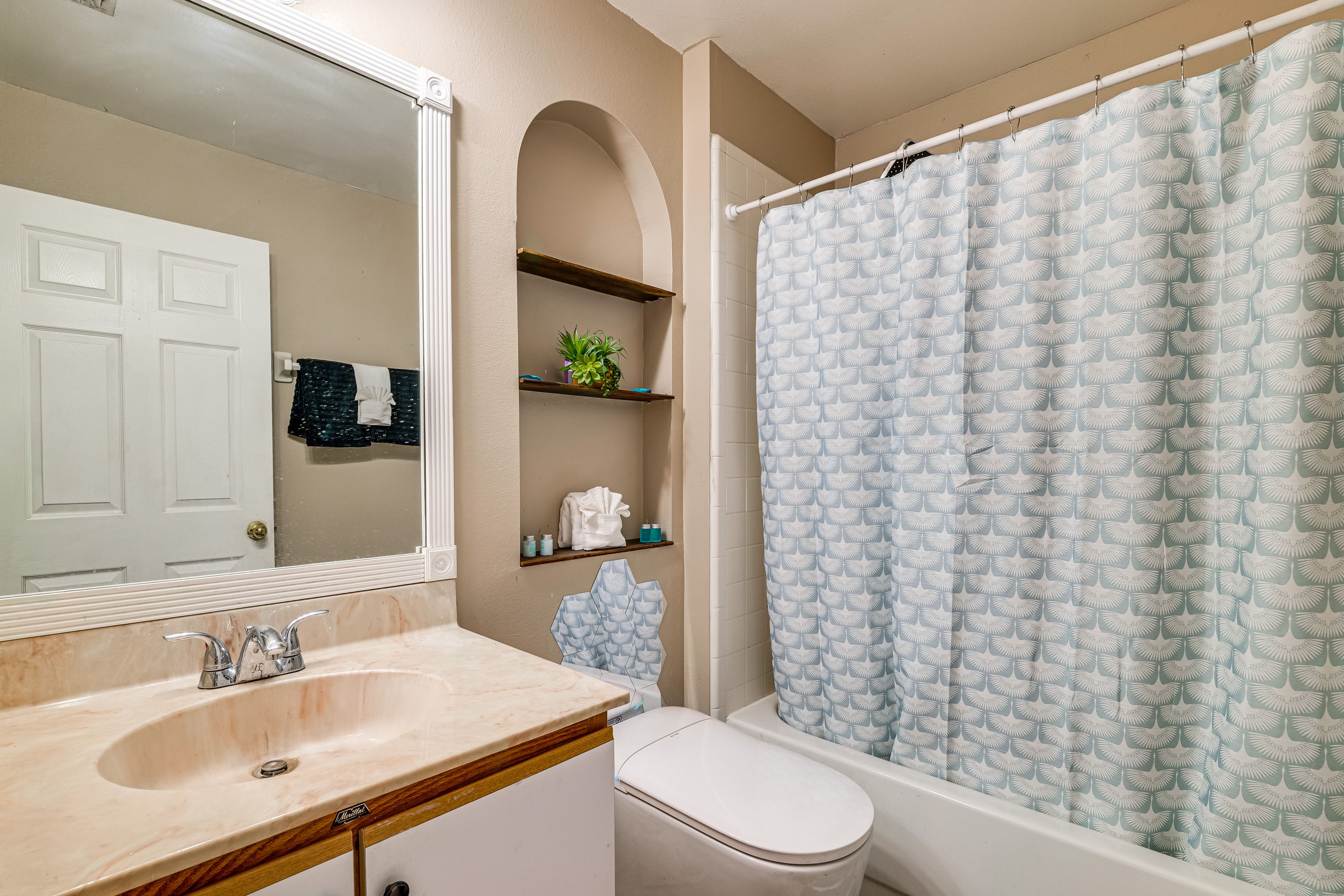 Full Bathroom