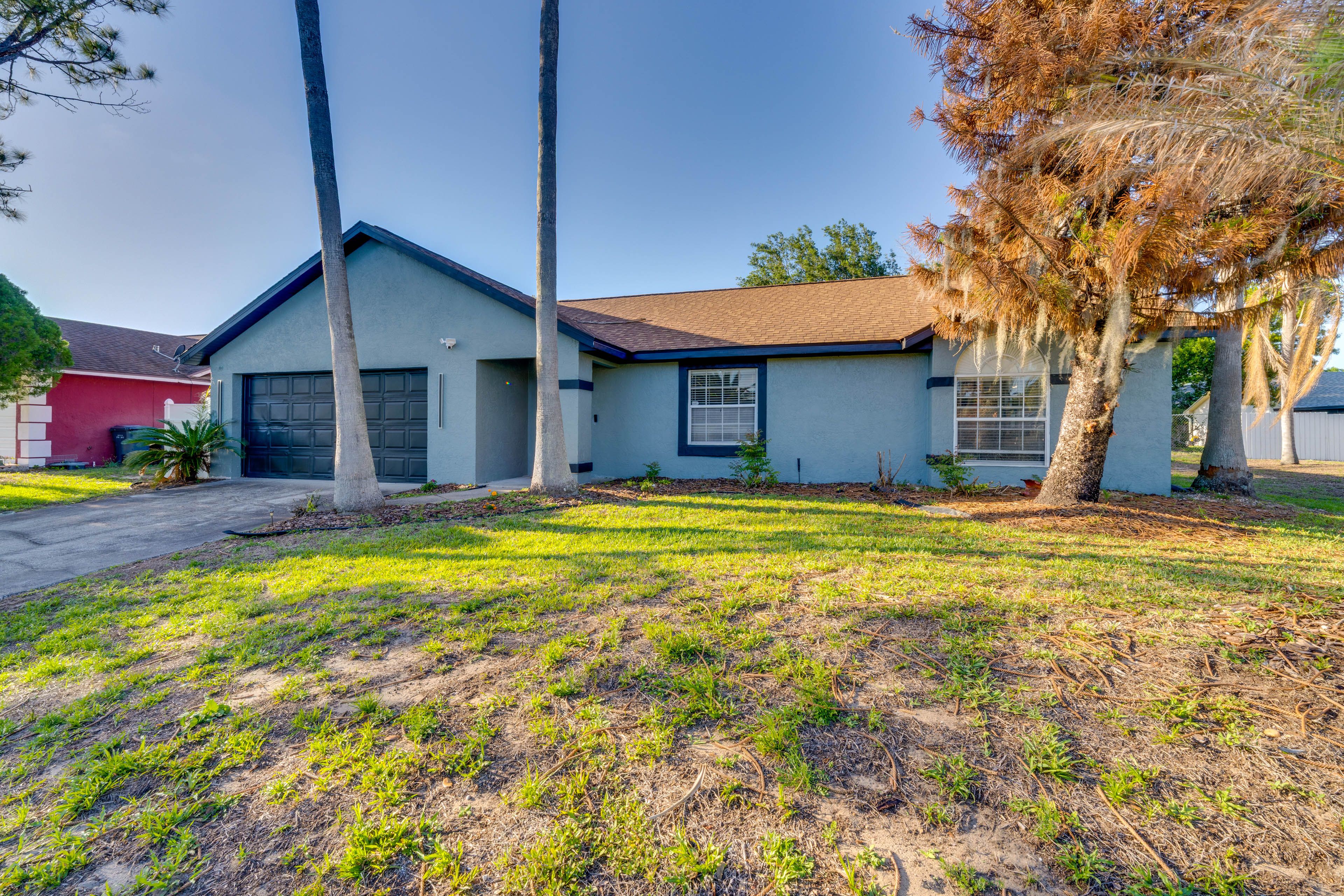 Property Exterior | Shared Driveway (4-6 Vehicles) | Street Parking