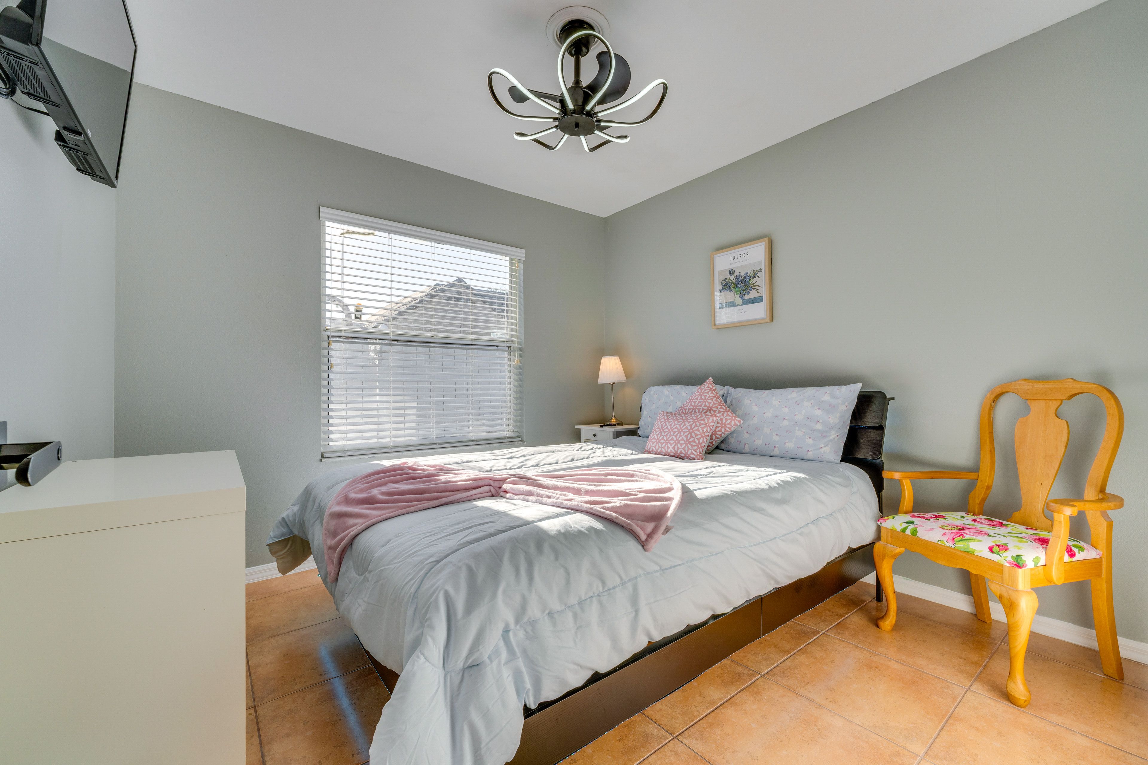 Bedroom 3 | Queen Bed