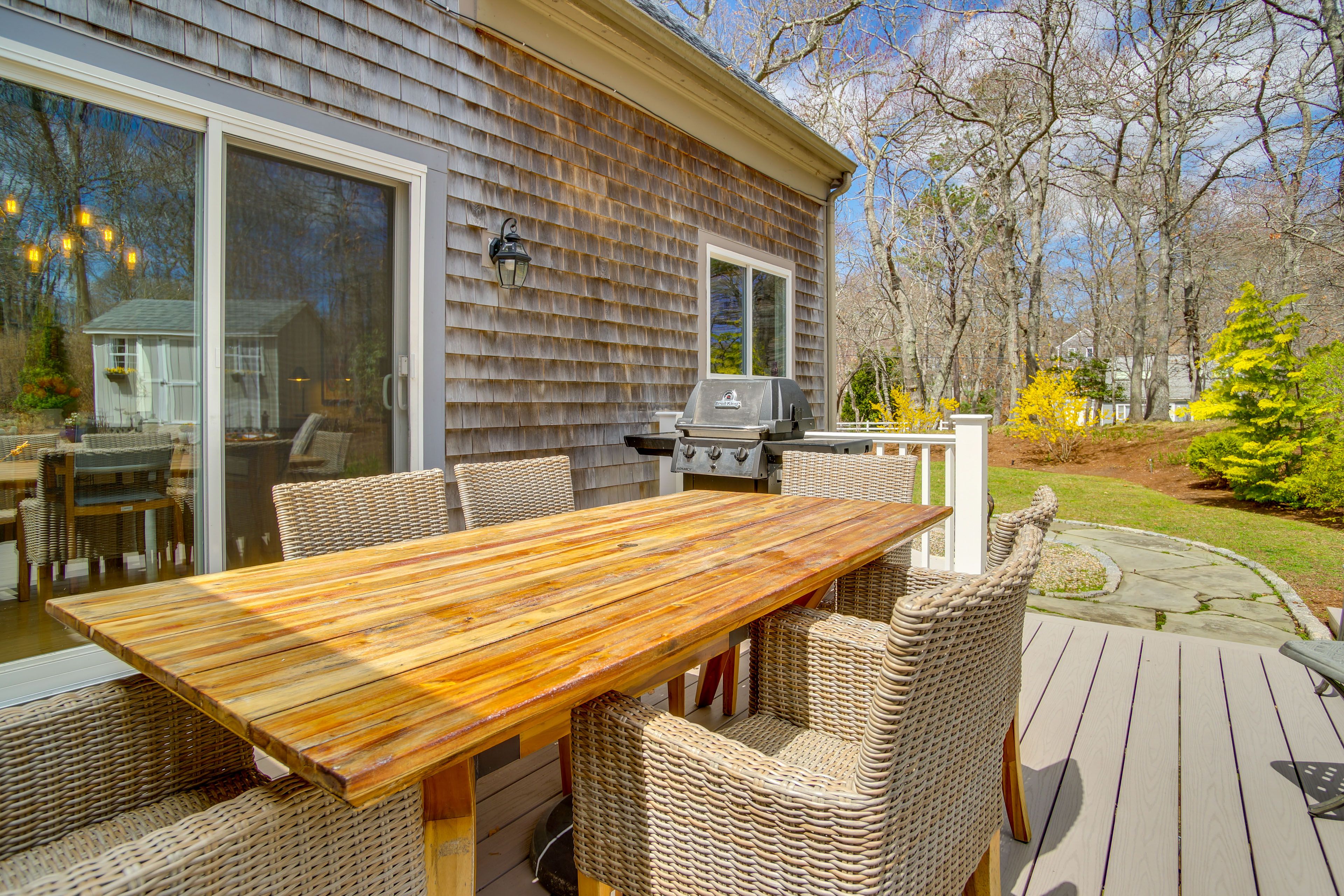 Furnished Deck | Dining Area