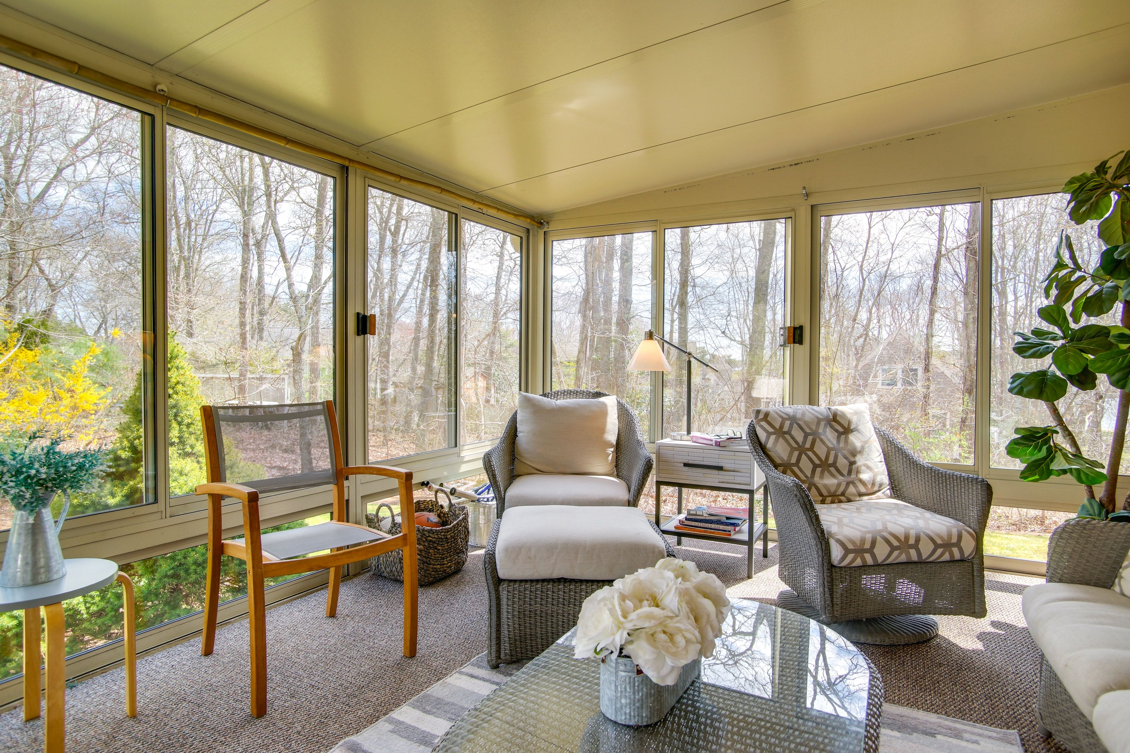 Sunroom w/ Seating | 3-Story Home