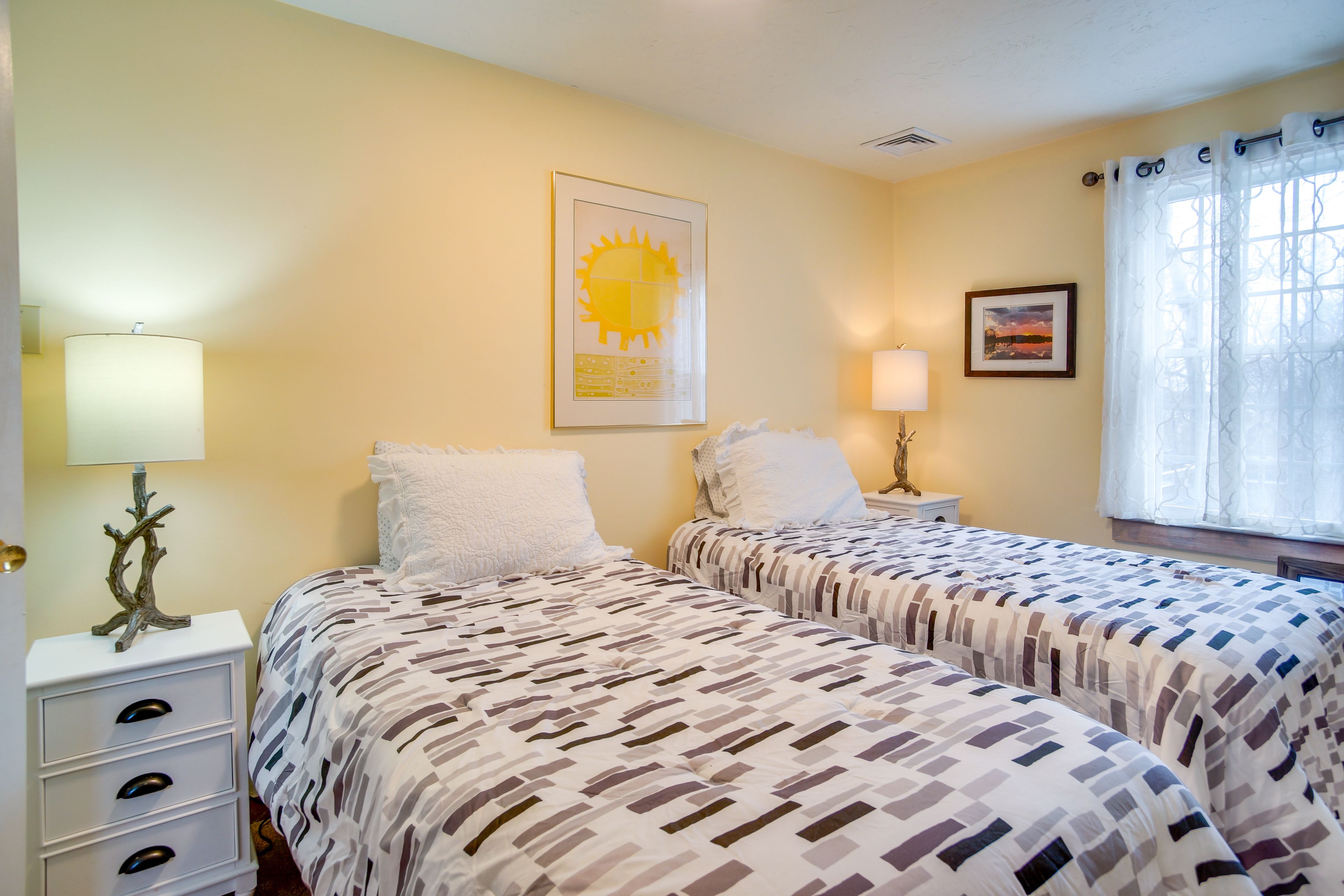 Bedroom 2 | 2 Twin Beds | 2nd Floor