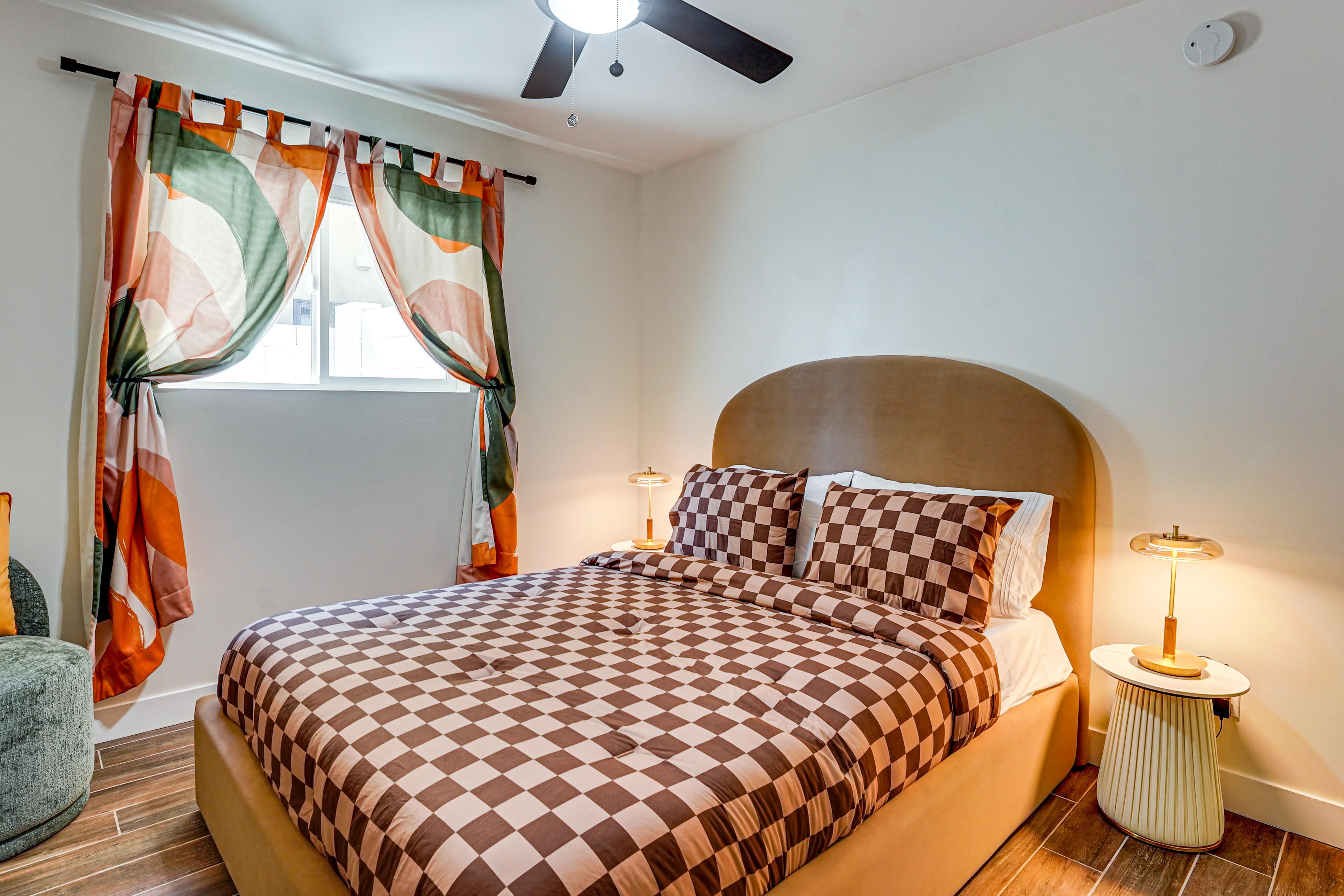 Bedroom 2 | Queen Bed