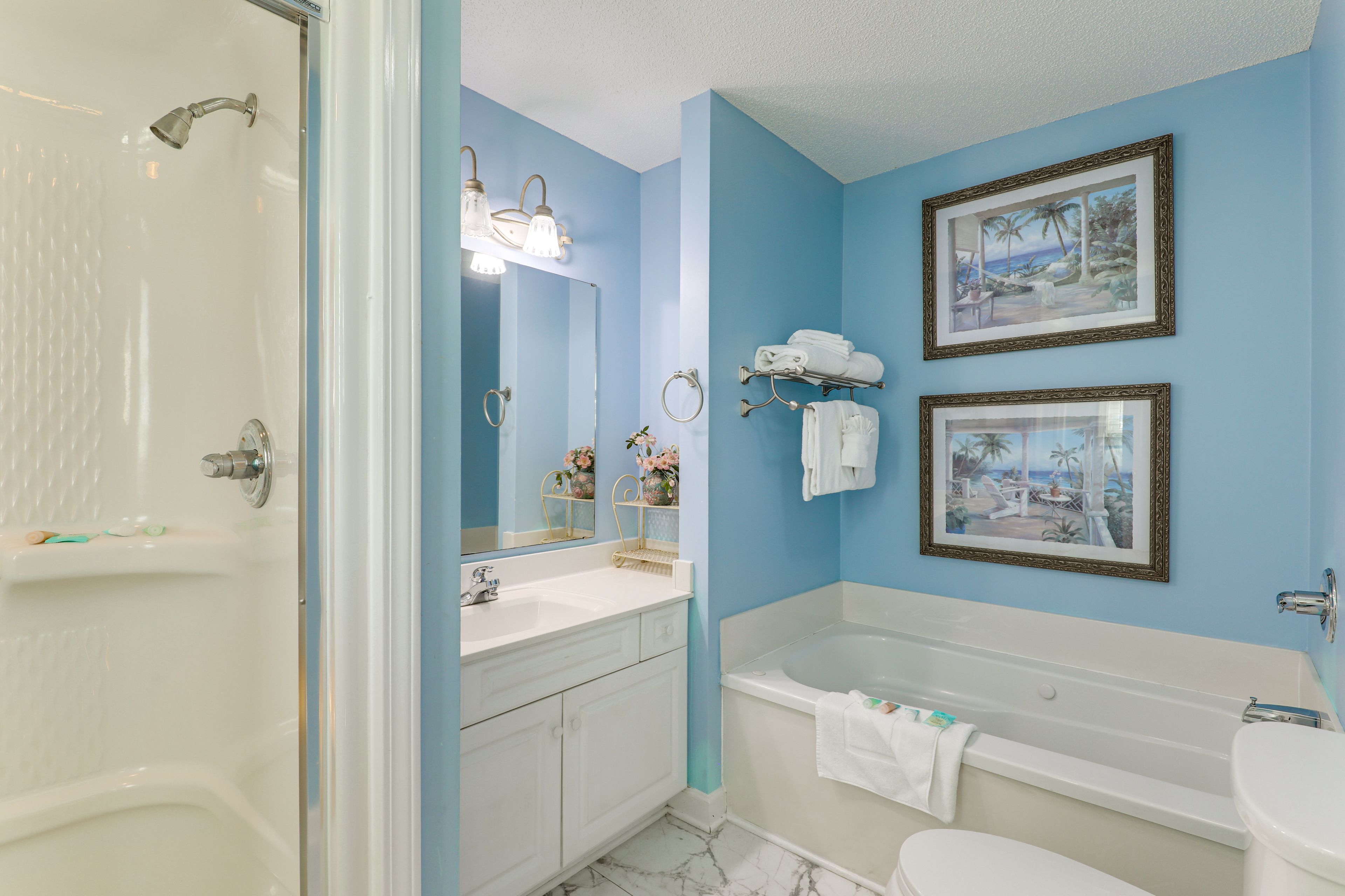 En-Suite Bathroom | 1st Floor