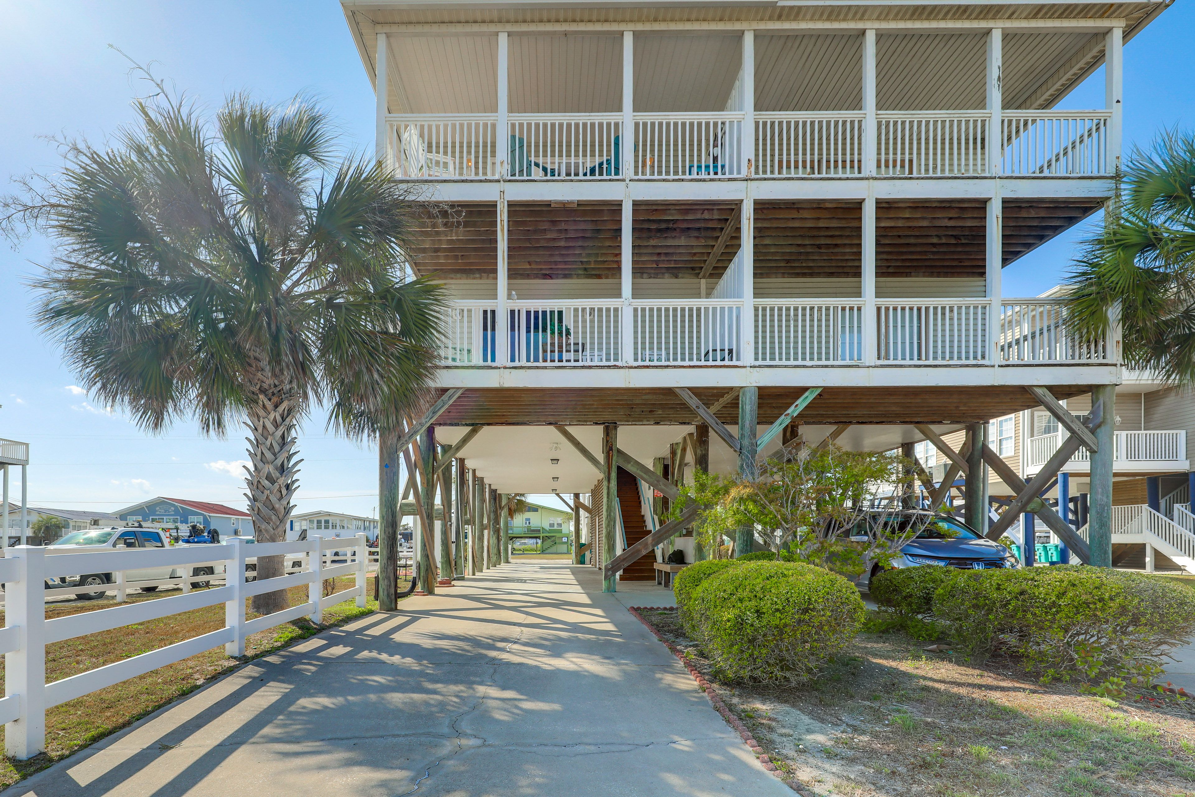 Parking | Driveway (6 Vehicles)