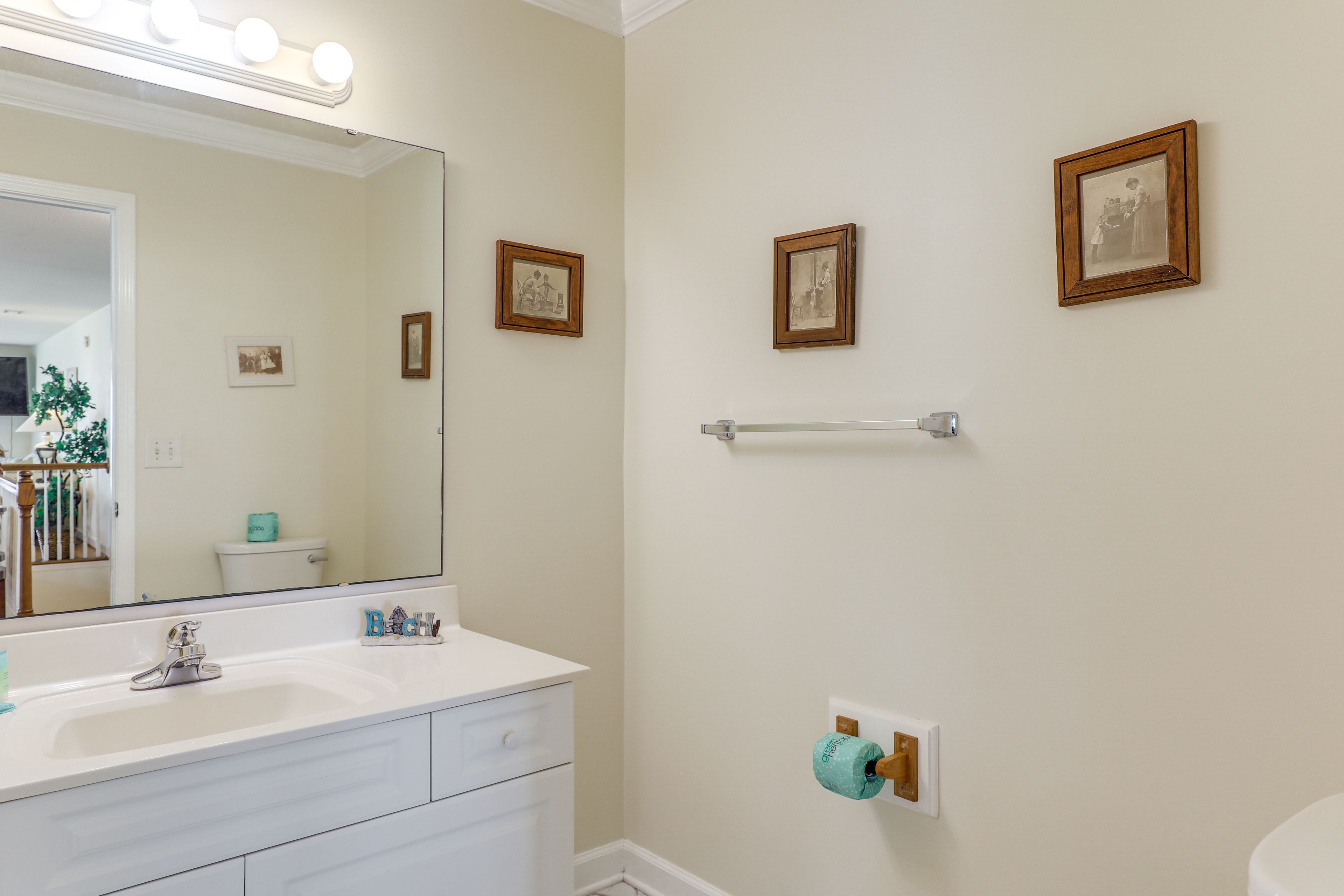 Half Bathroom | 2nd Floor