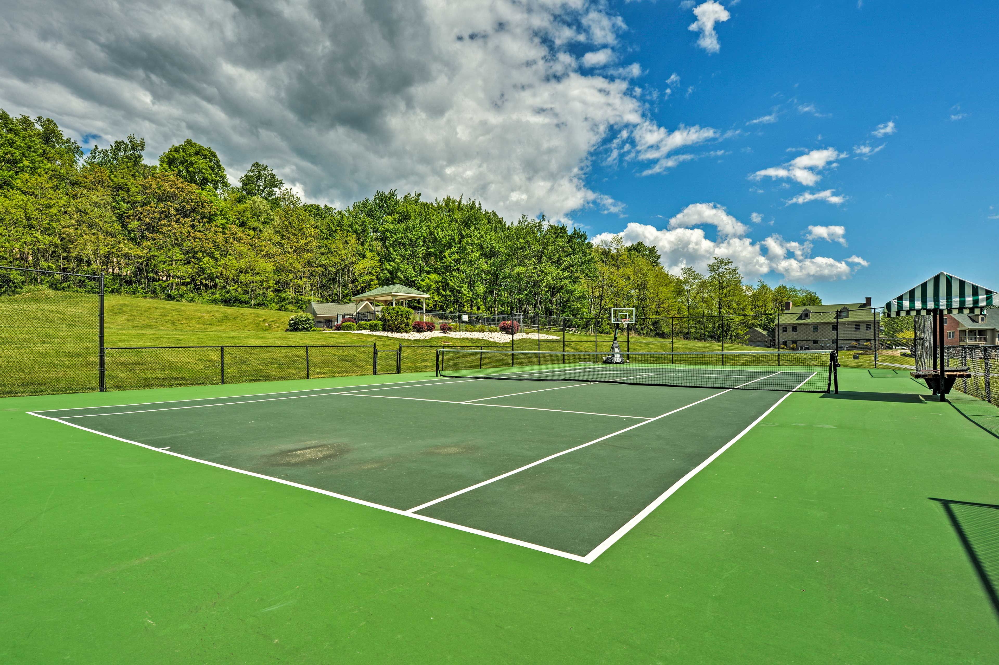 Whitetail Mountainside Homes | Tennis & Basketball Courts
