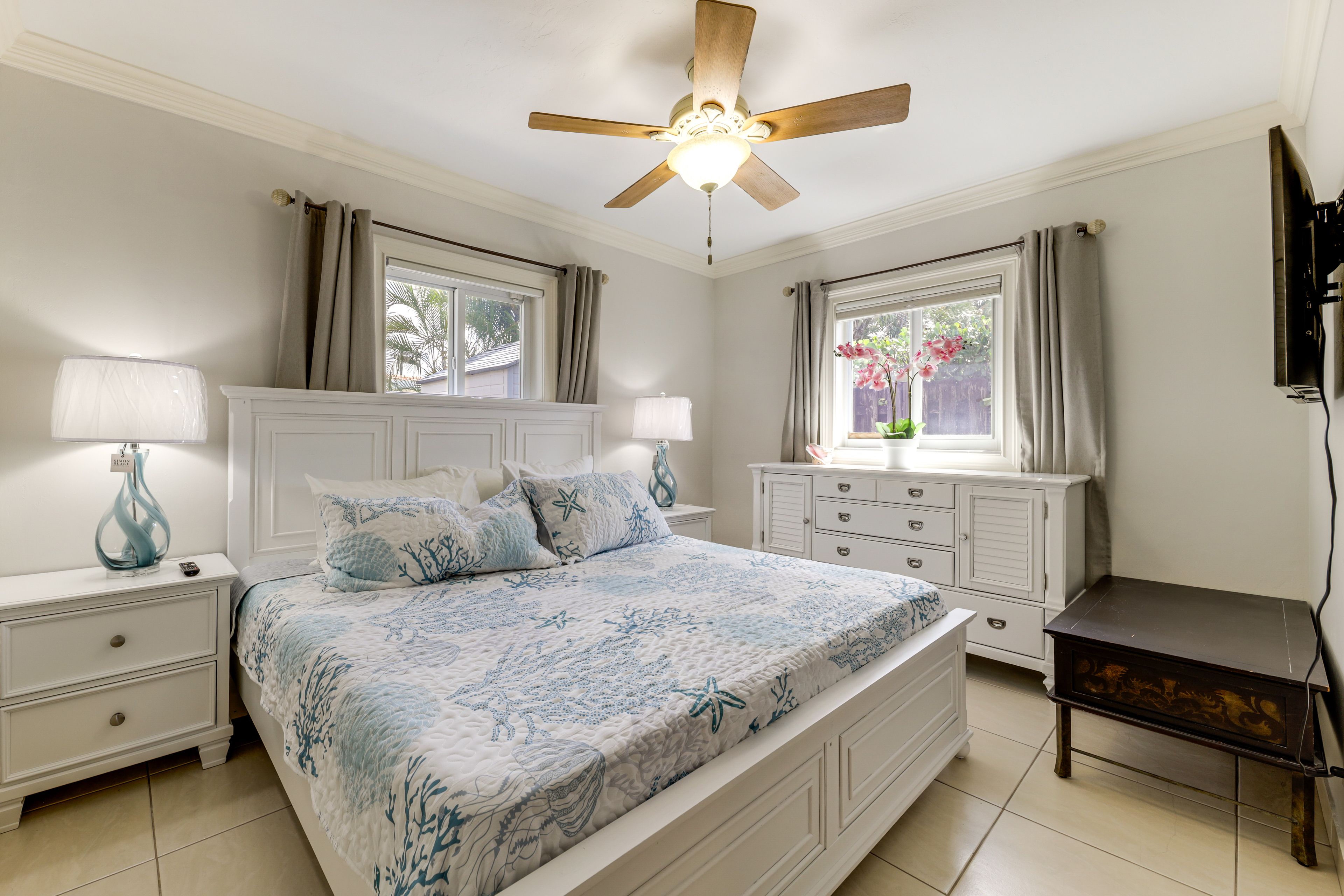 Bedroom 1 | King Bed