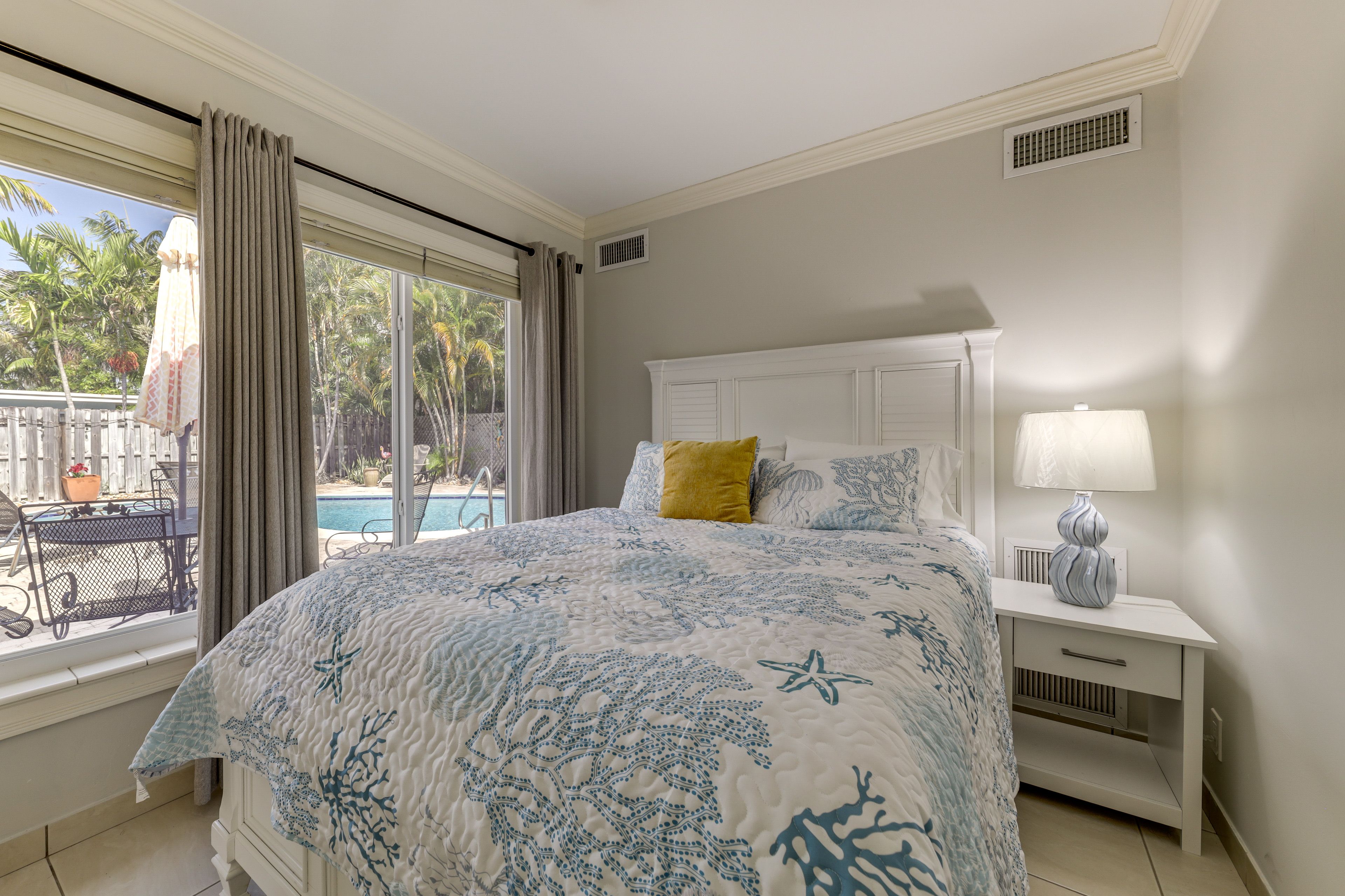 Bedroom 3 | Queen Bed