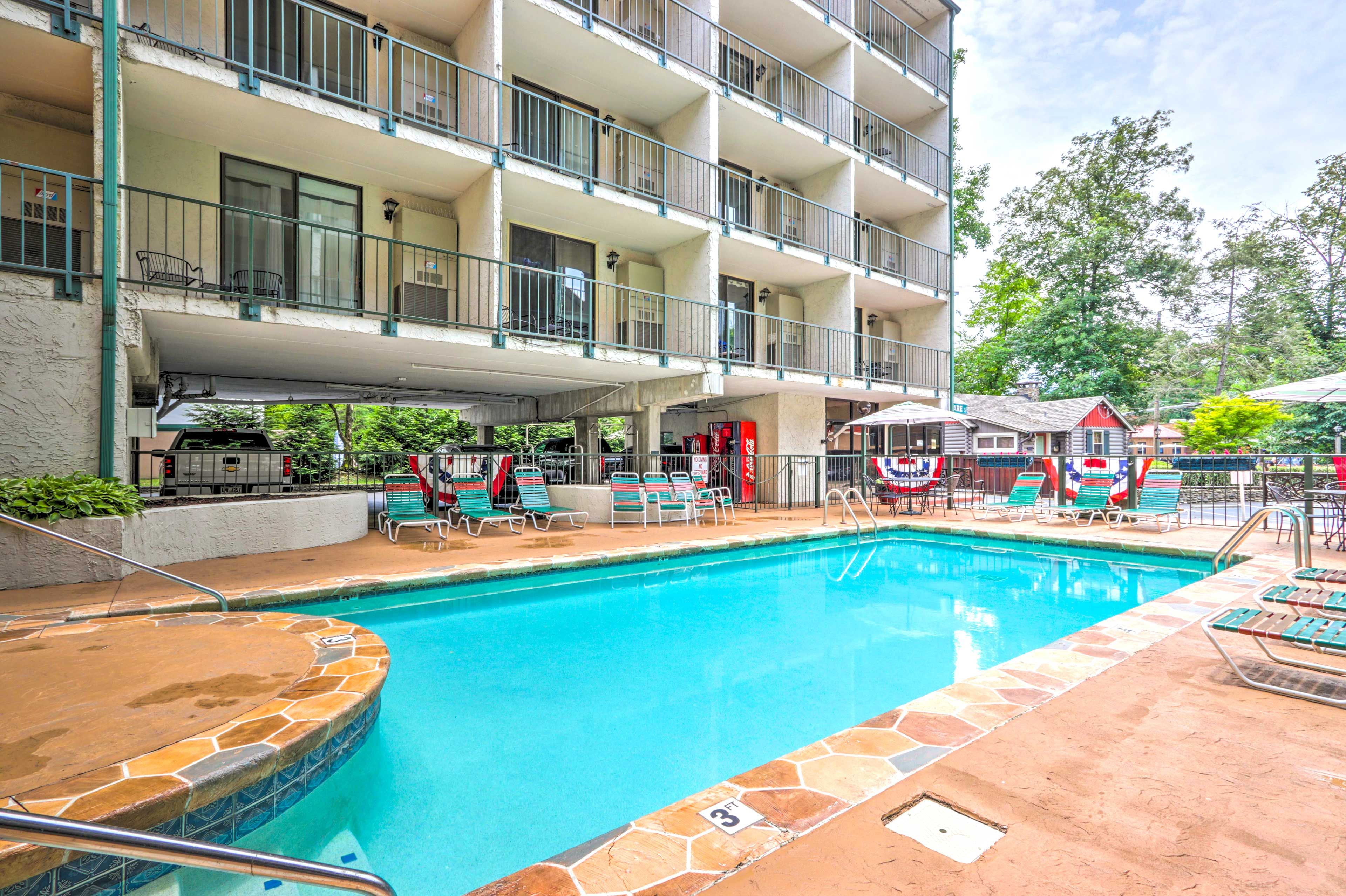 Oak Square Condominiums | Community Amenities