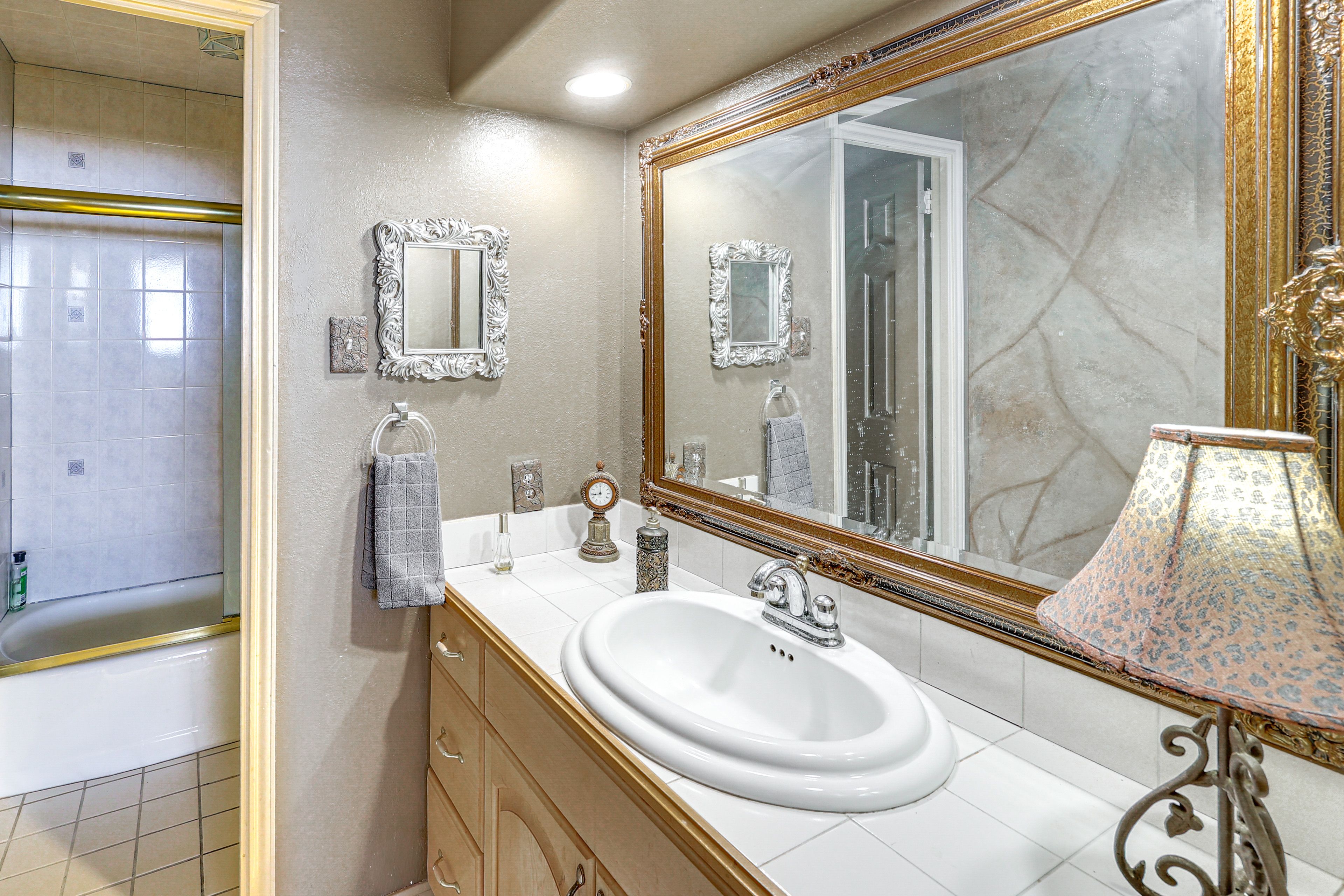 Full Bathroom | Towels & Linens Provided
