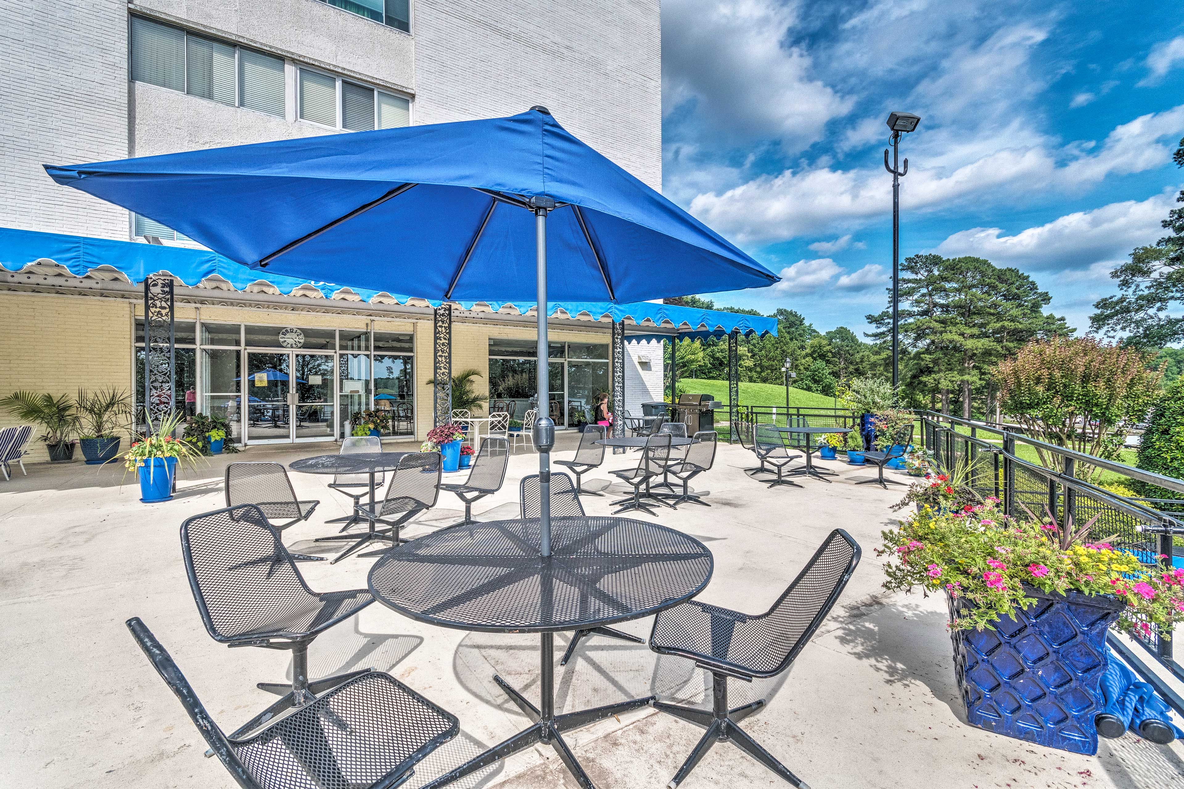 Community Amenities | Dining & Grilling Area | Seasonal Pool