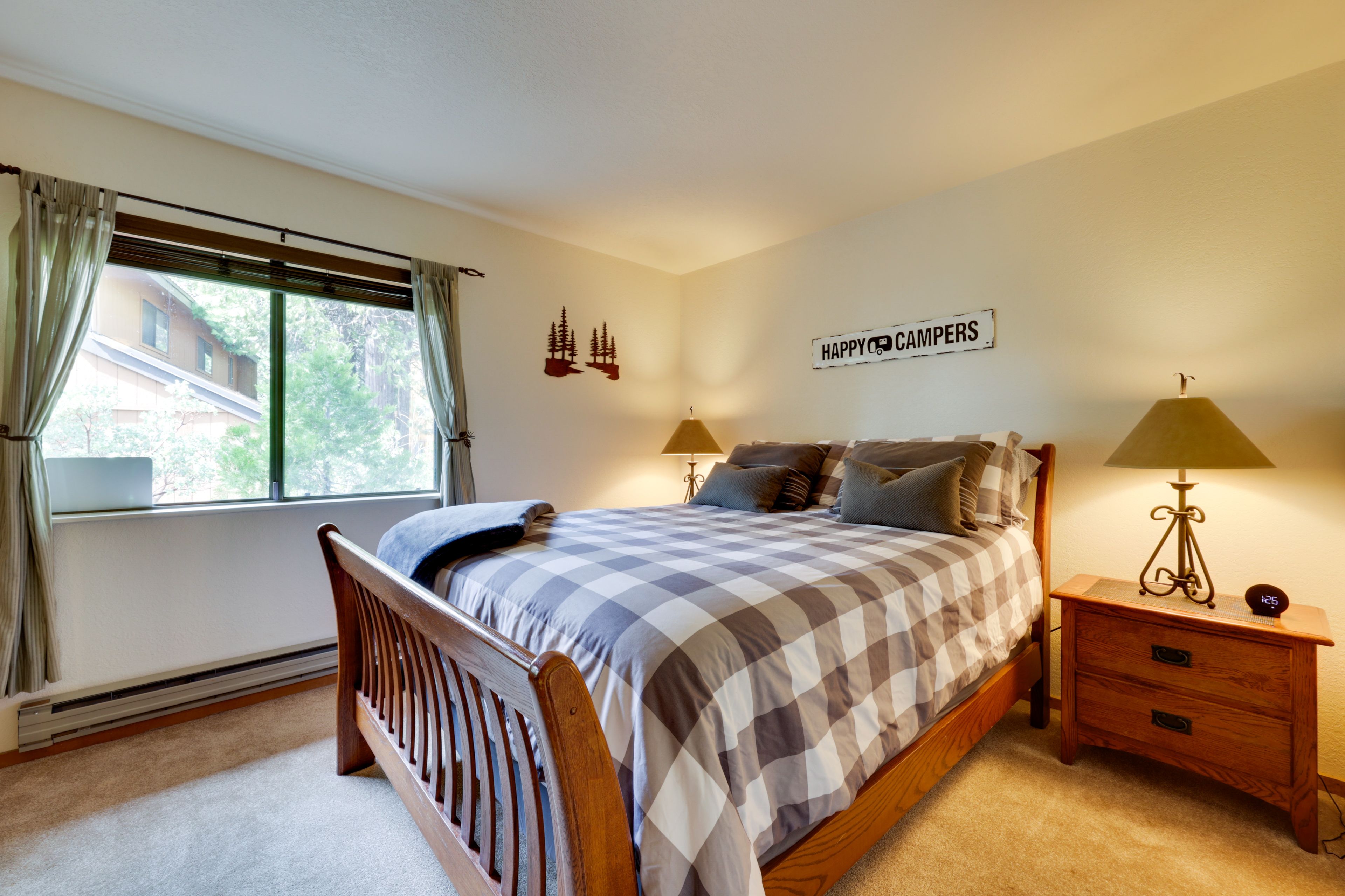 Bedroom | 1st Floor | Queen Bed