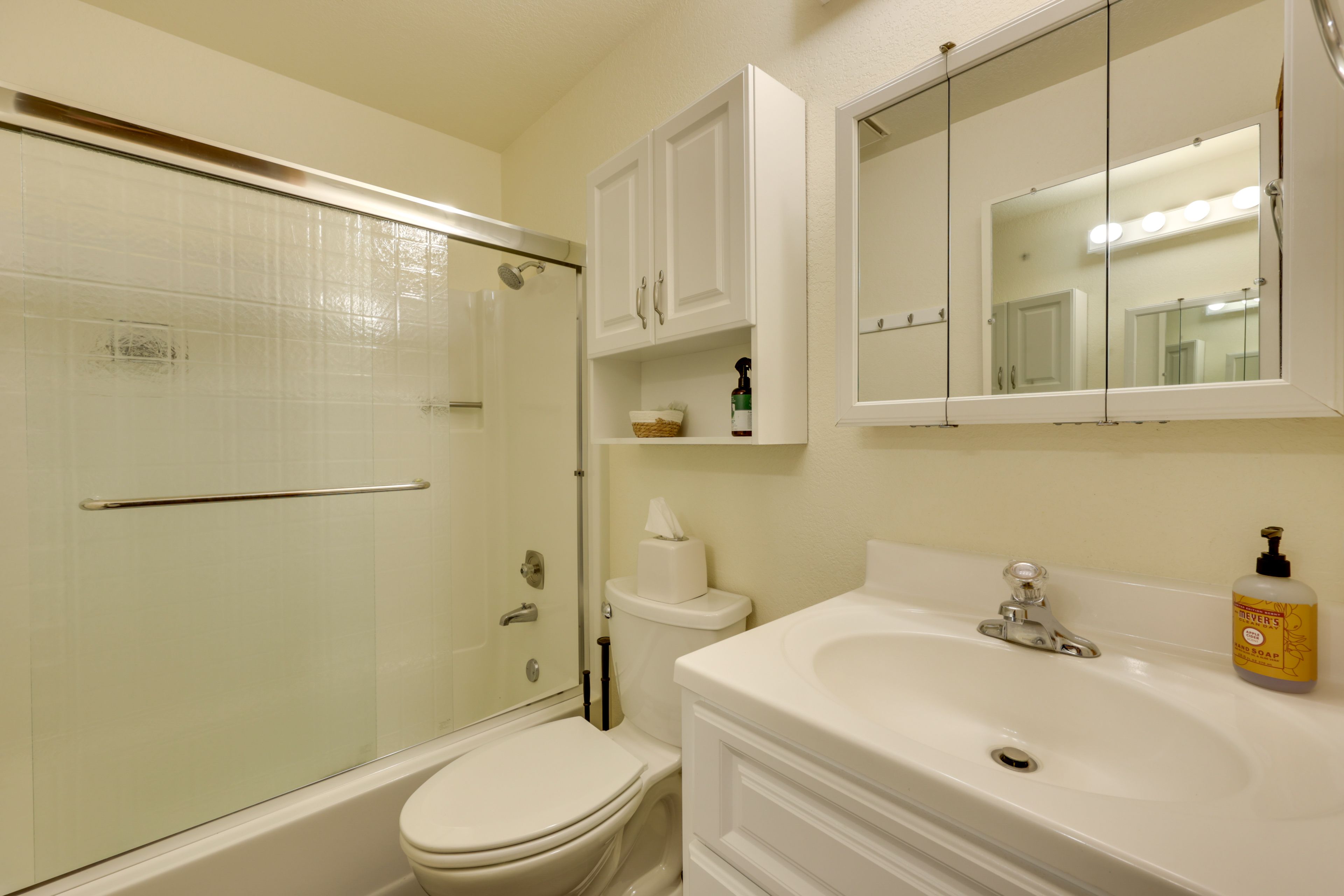 Full Bathroom | 1st Floor