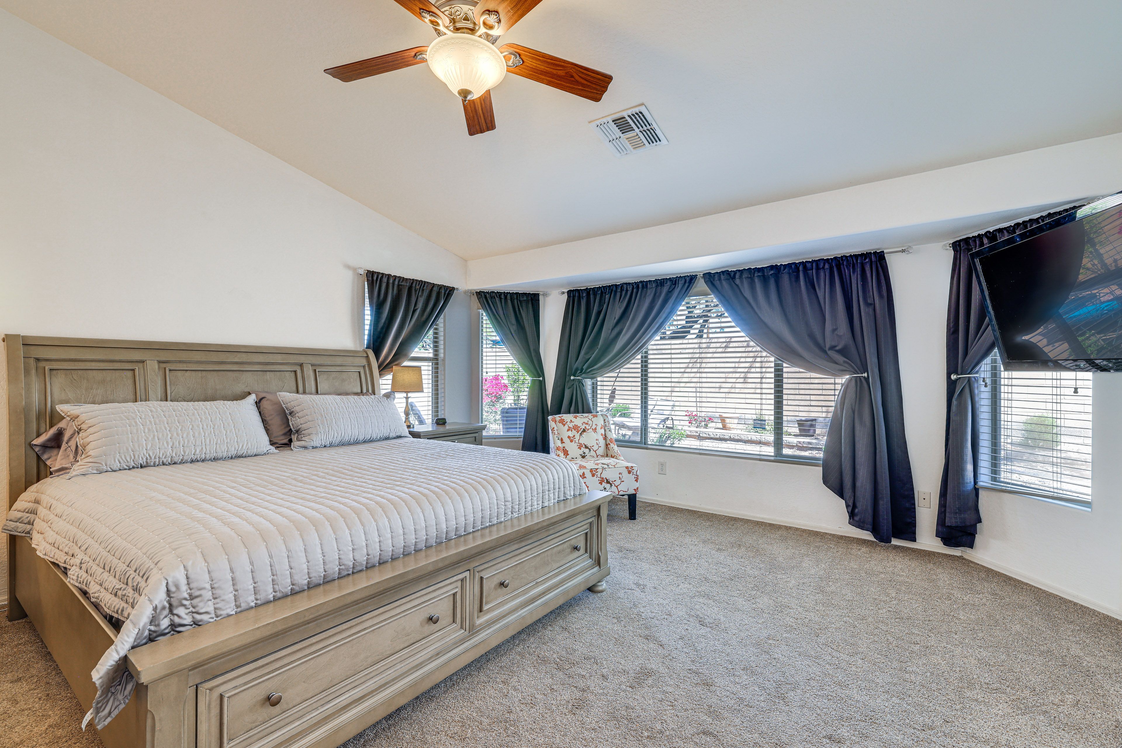 Bedroom 1 | King Bed