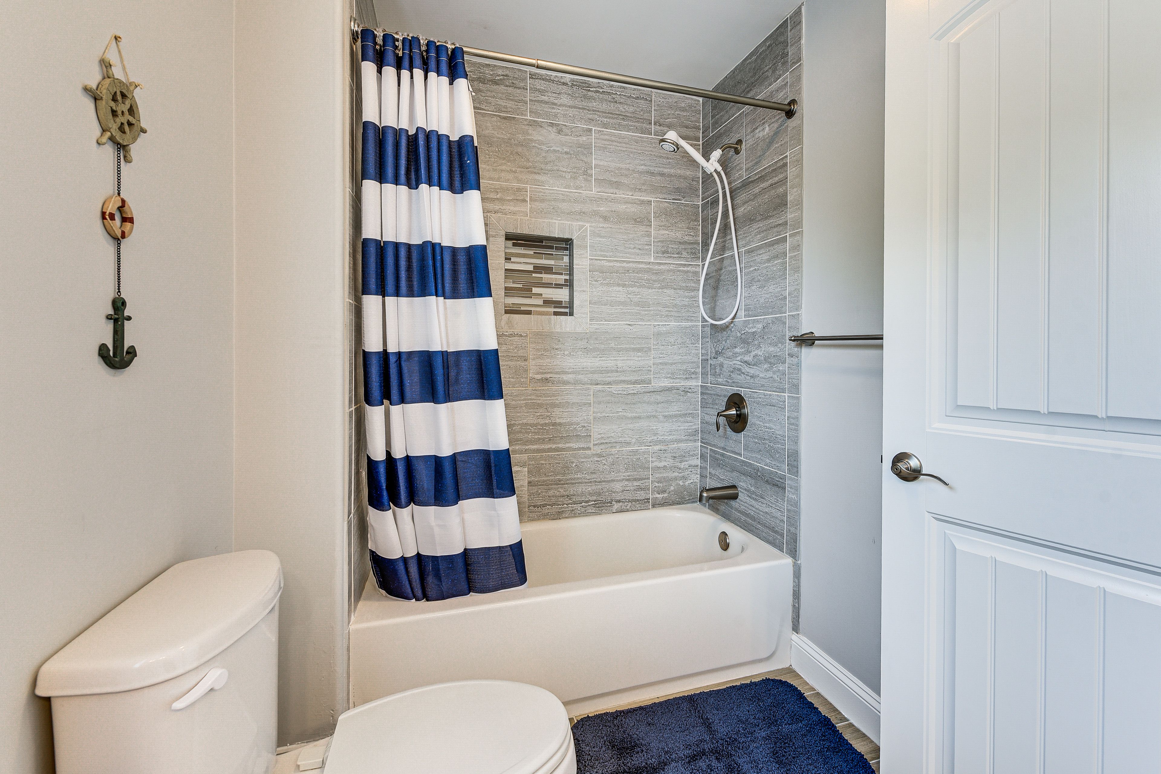 Full Bathroom | 2nd Floor