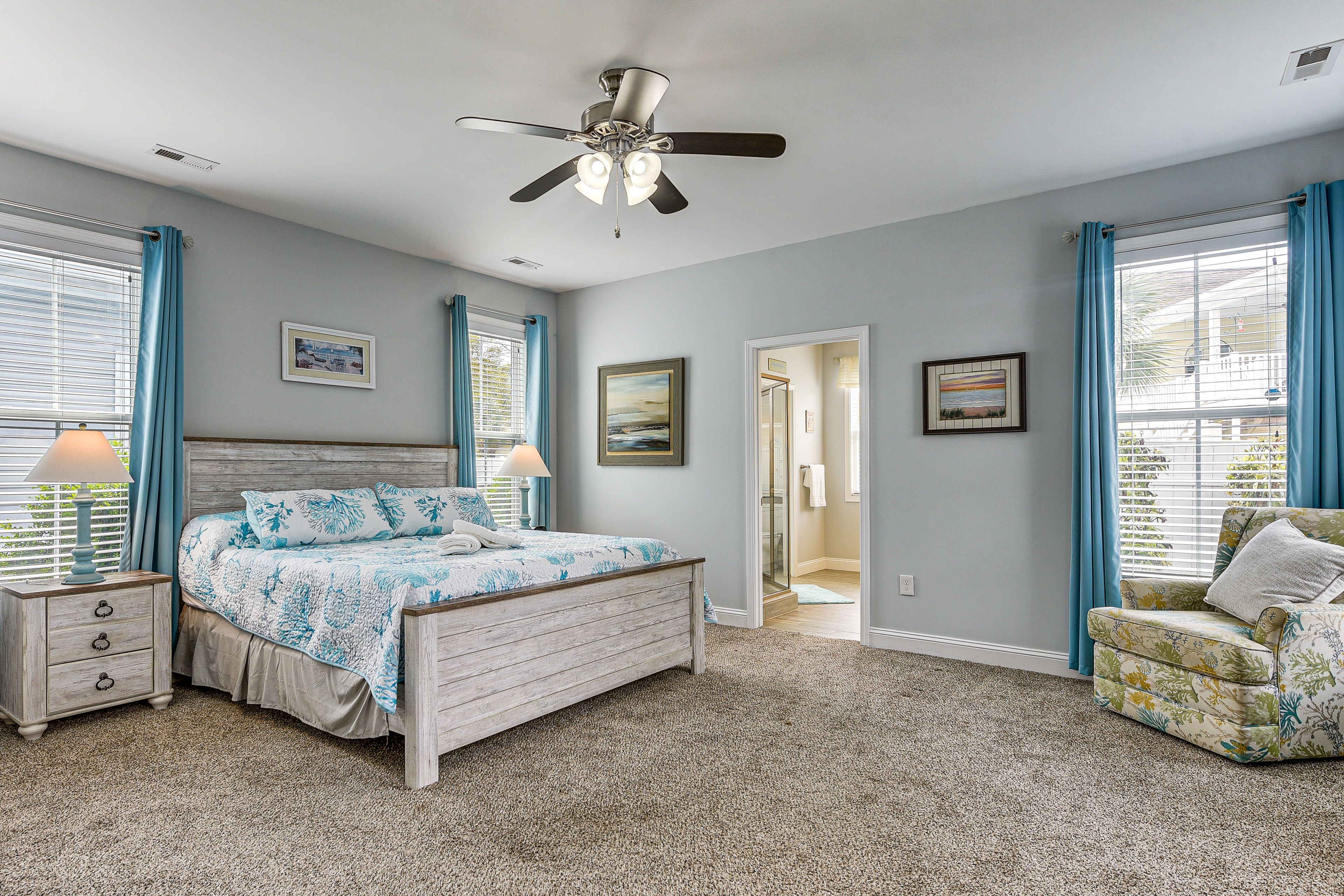 Bedroom 1 | King Bed | En-Suite Bathroom | 1st Floor