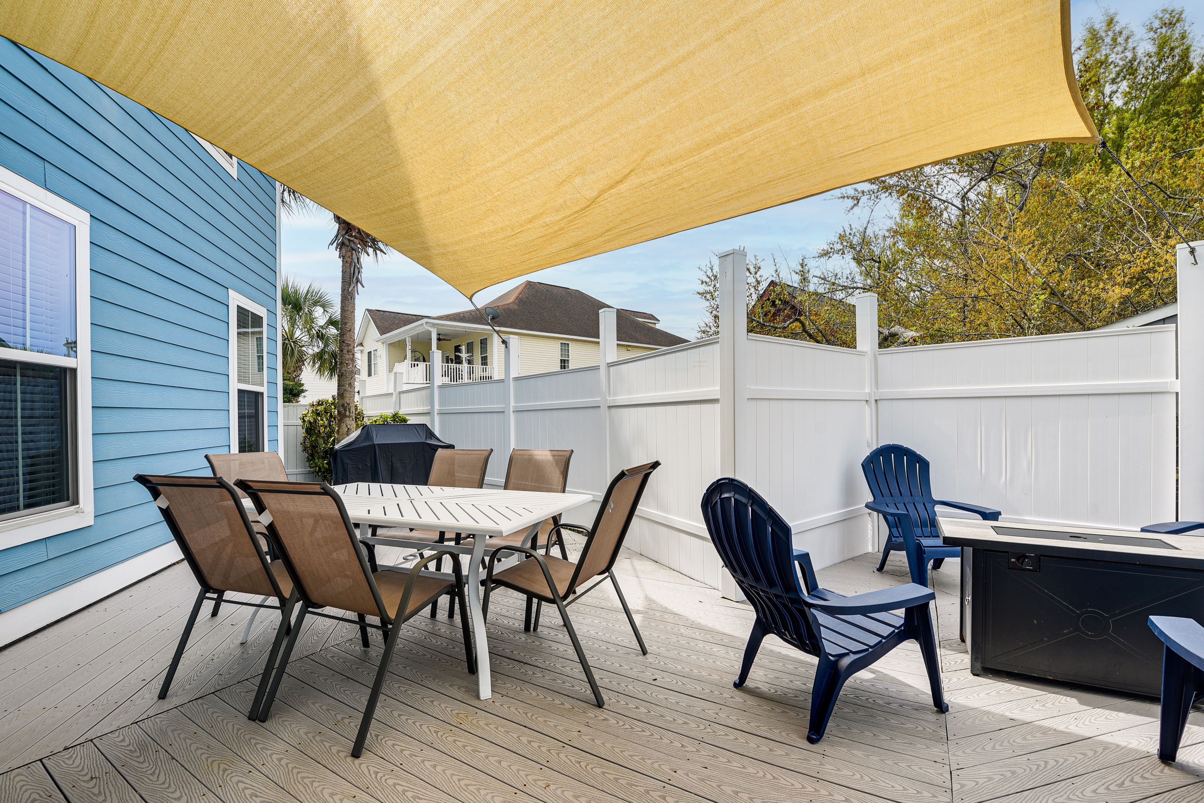 Furnished Deck | Outdoor Dining