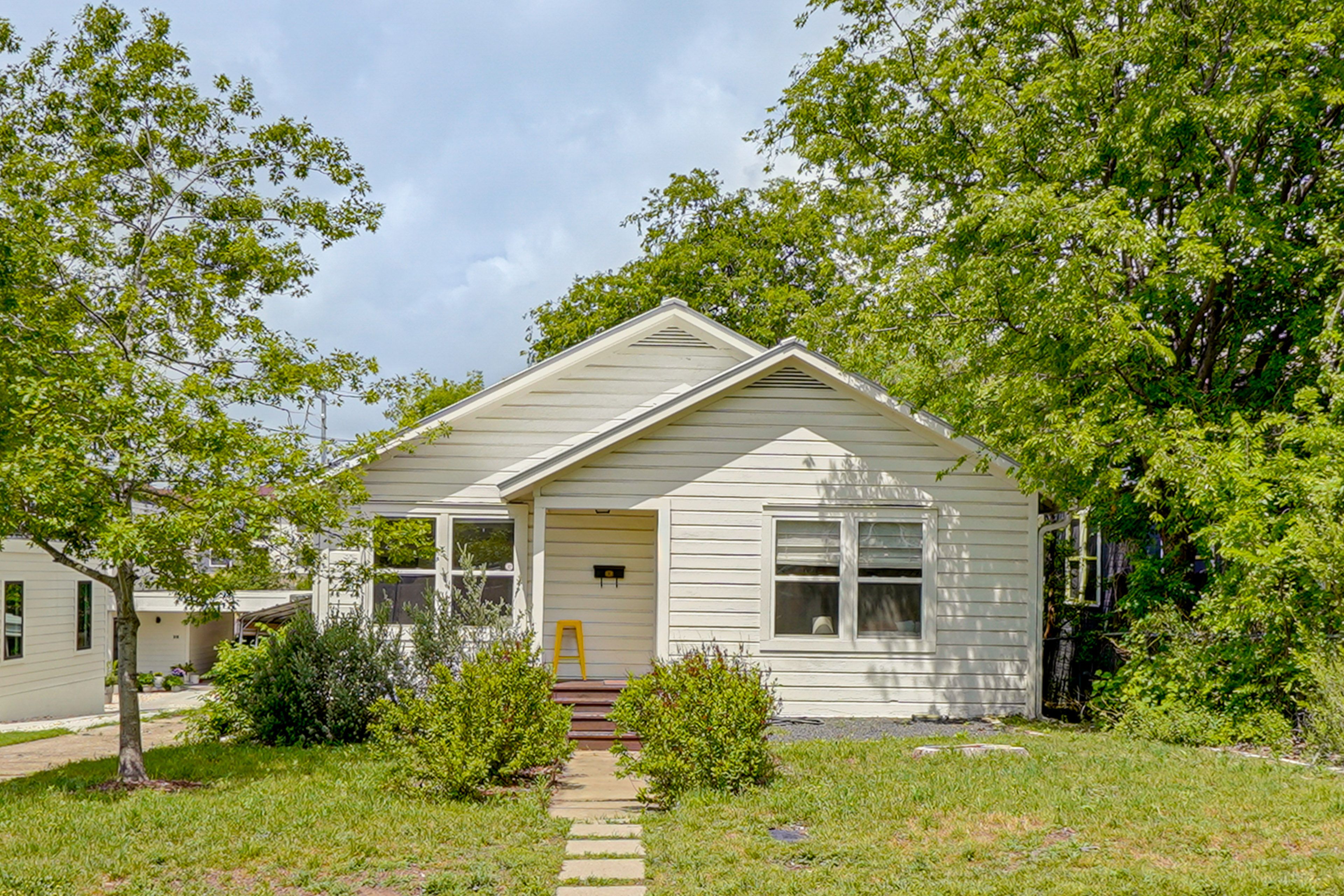 Exterior | Driveway (3 Vehicles)