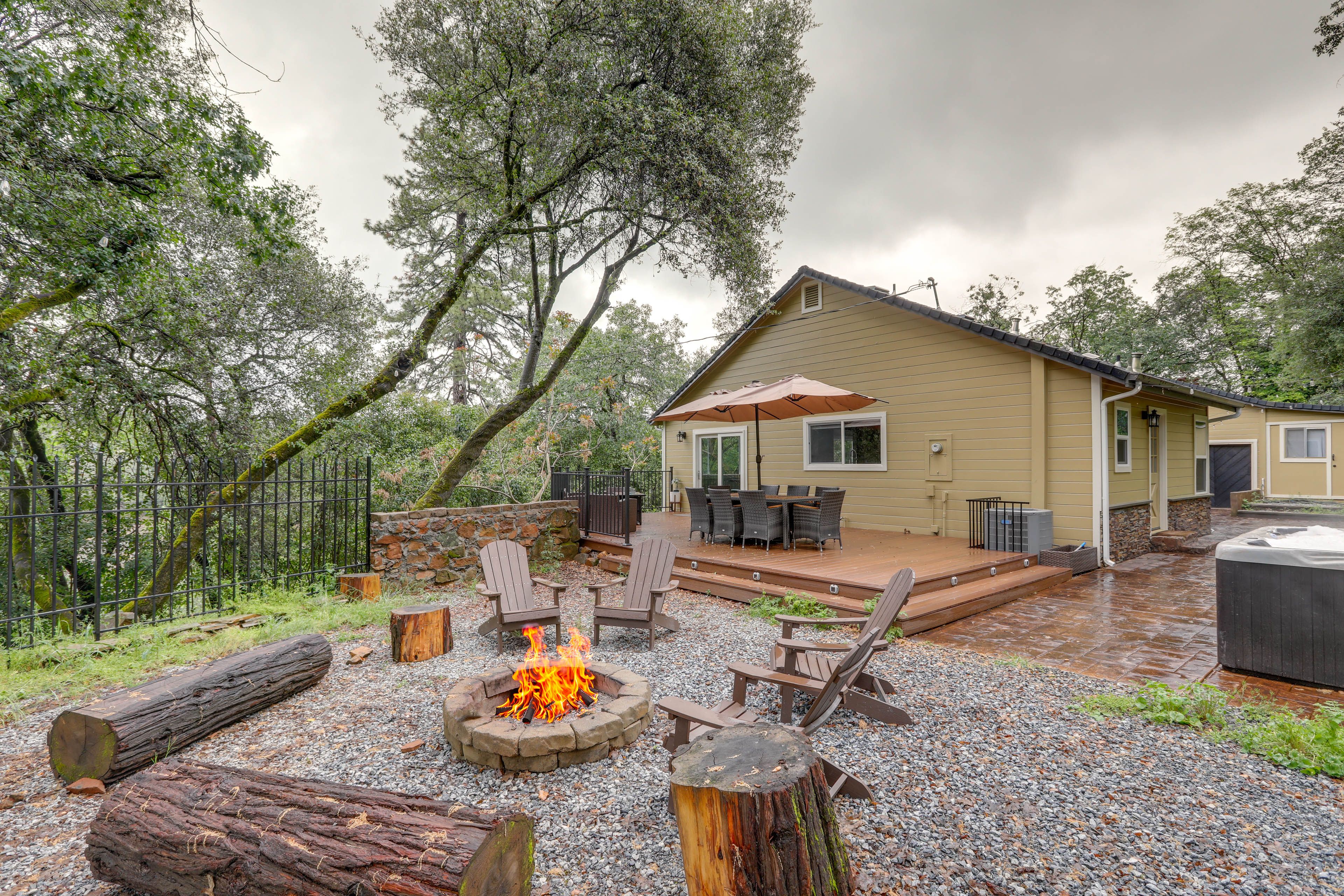 Wood-Burning Fire Pit w/ Seating
