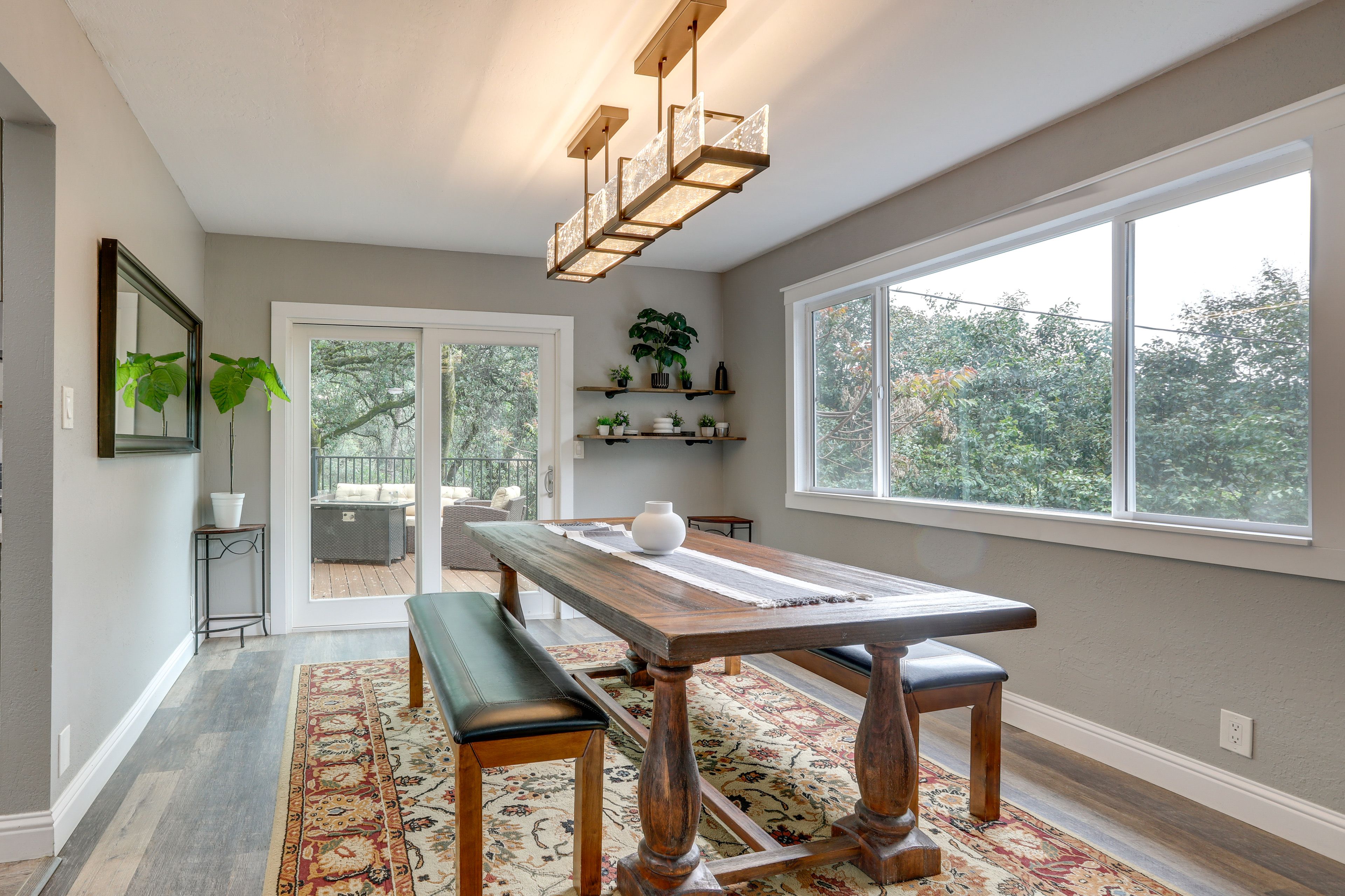 Dining Area | Main Floor | Dishes & Flatware Provided
