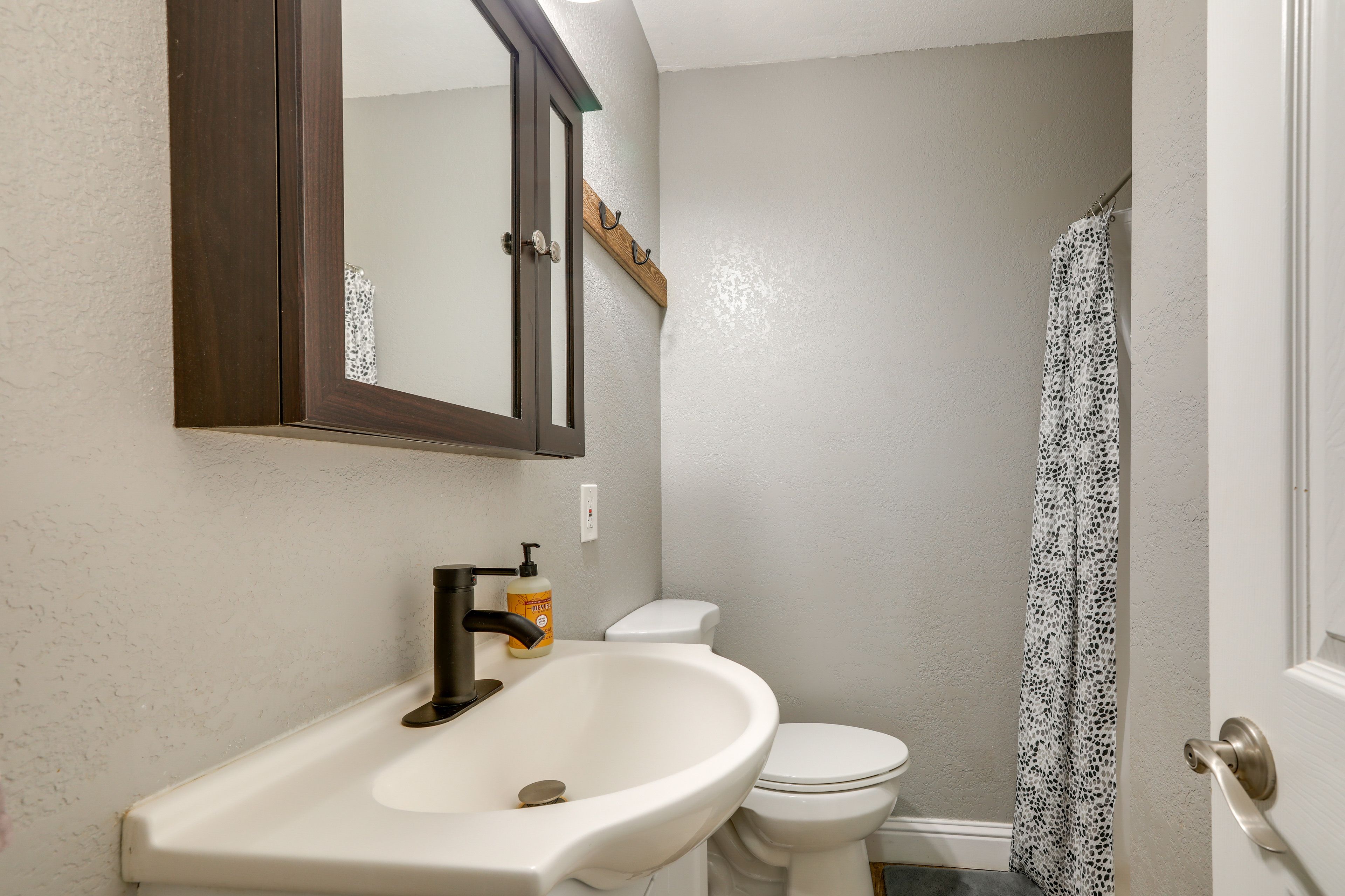 Full Bathroom | Main Floor