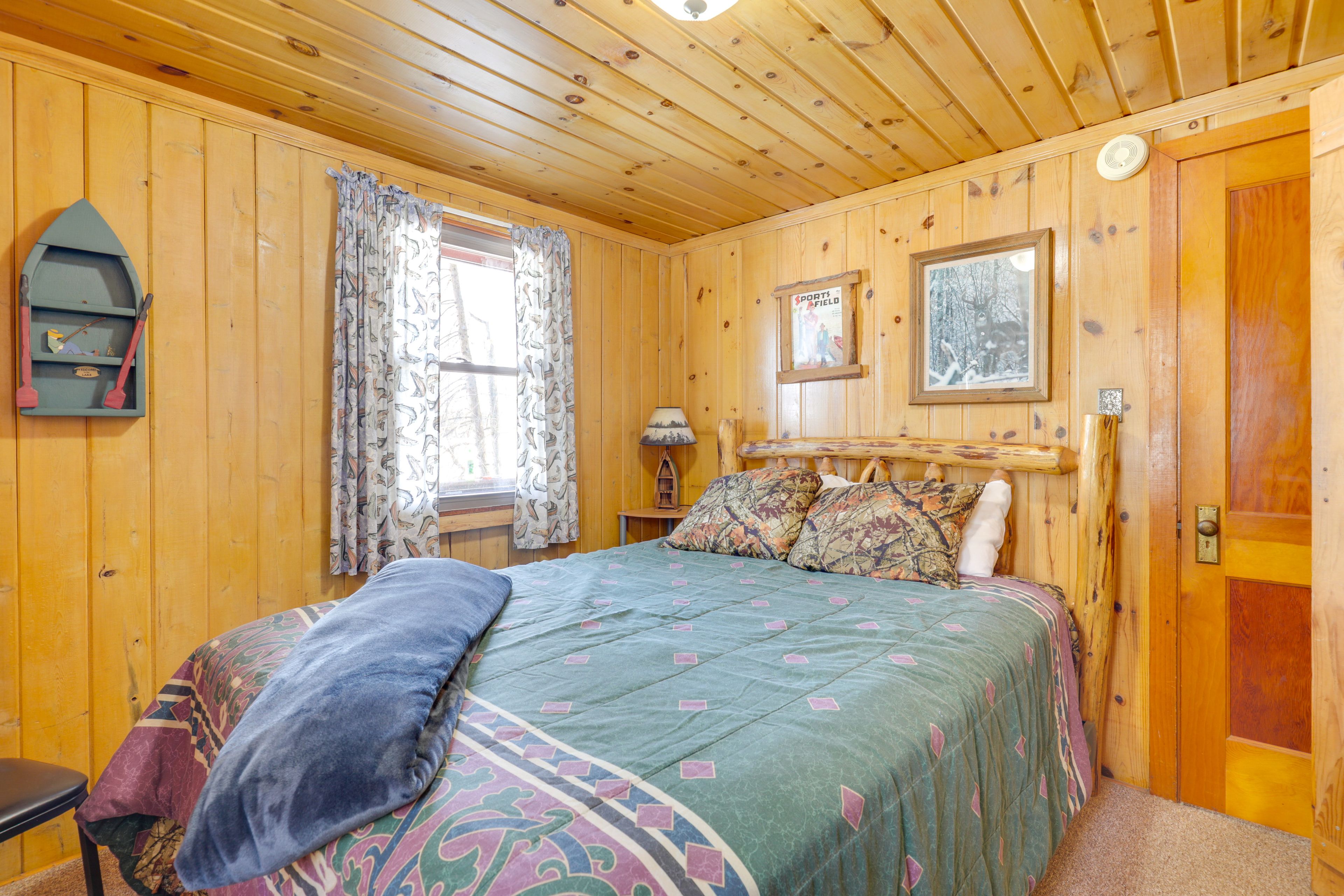 Bedroom 1 | Queen Bed