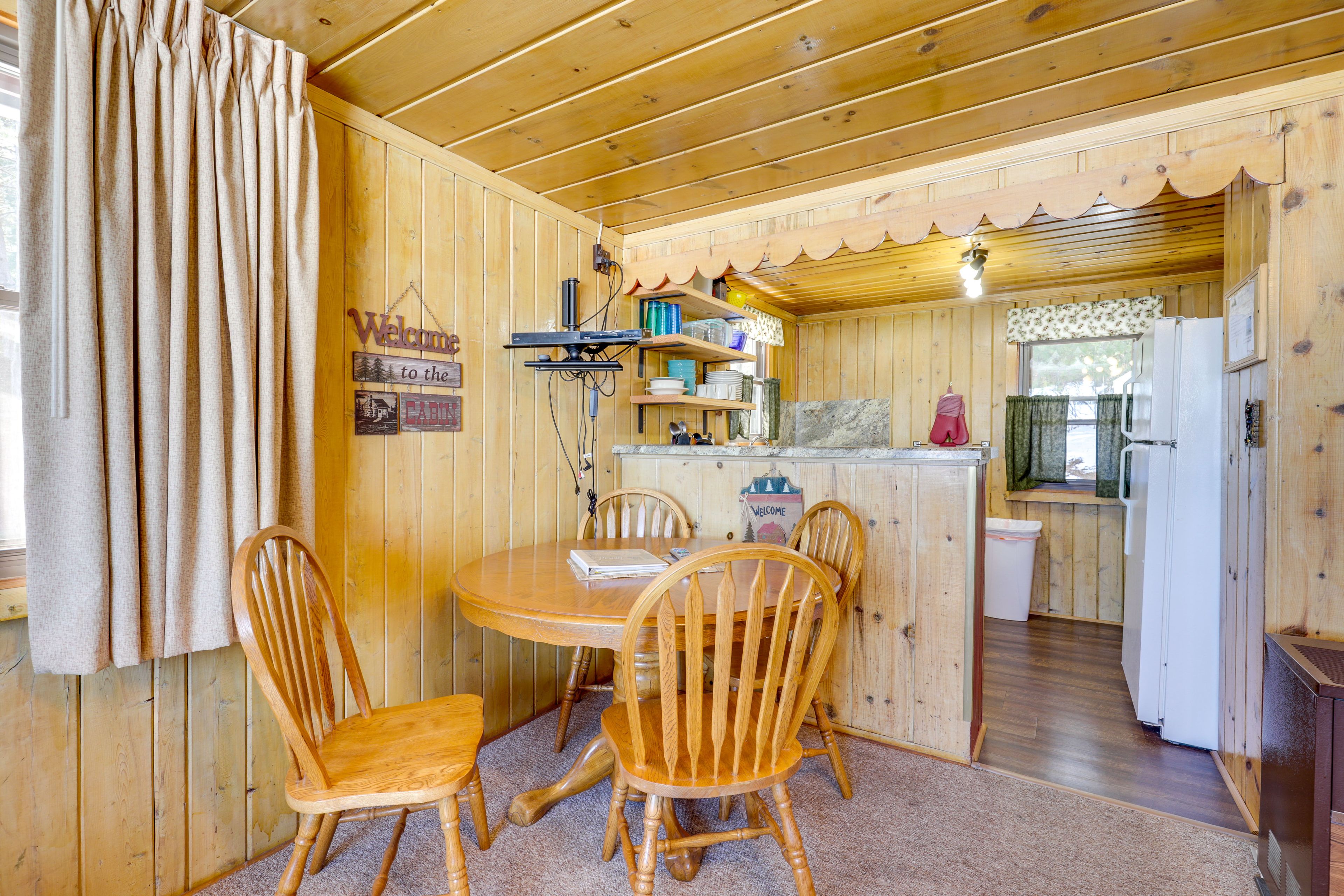 Dining Area | Kitchen