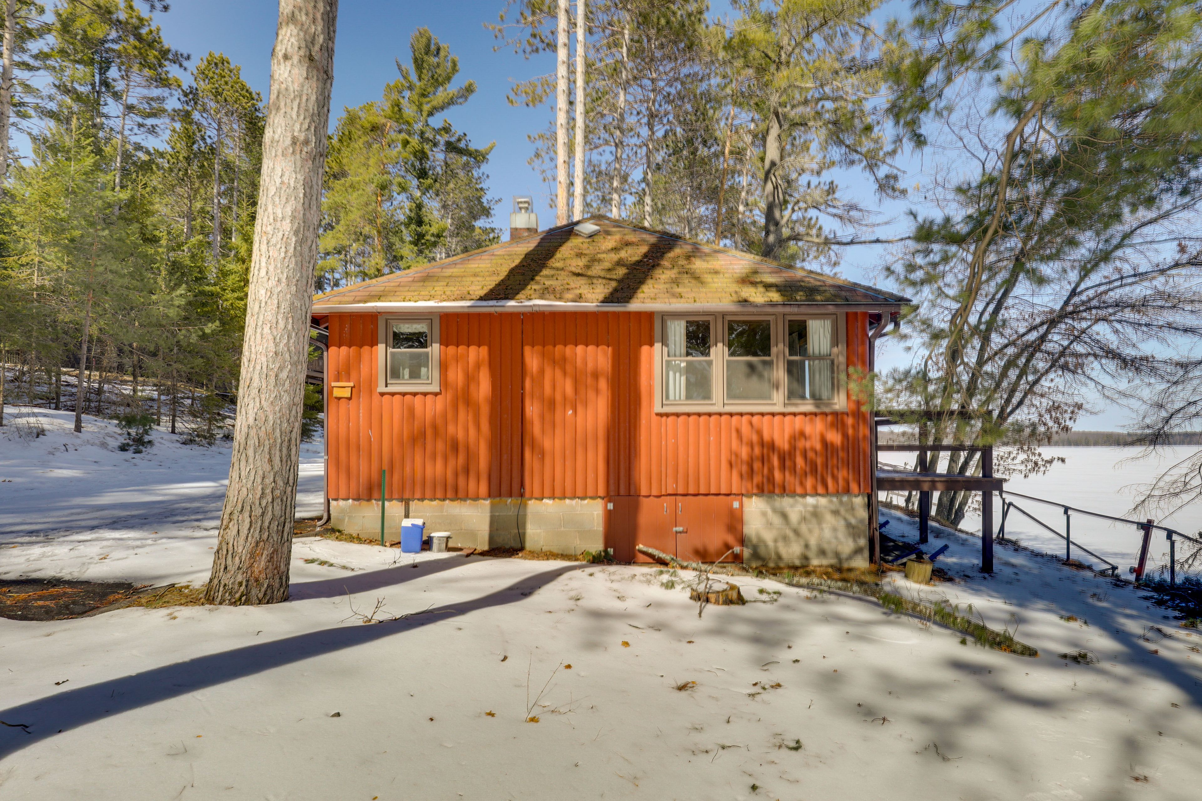 Cabin Exterior | Lake Access