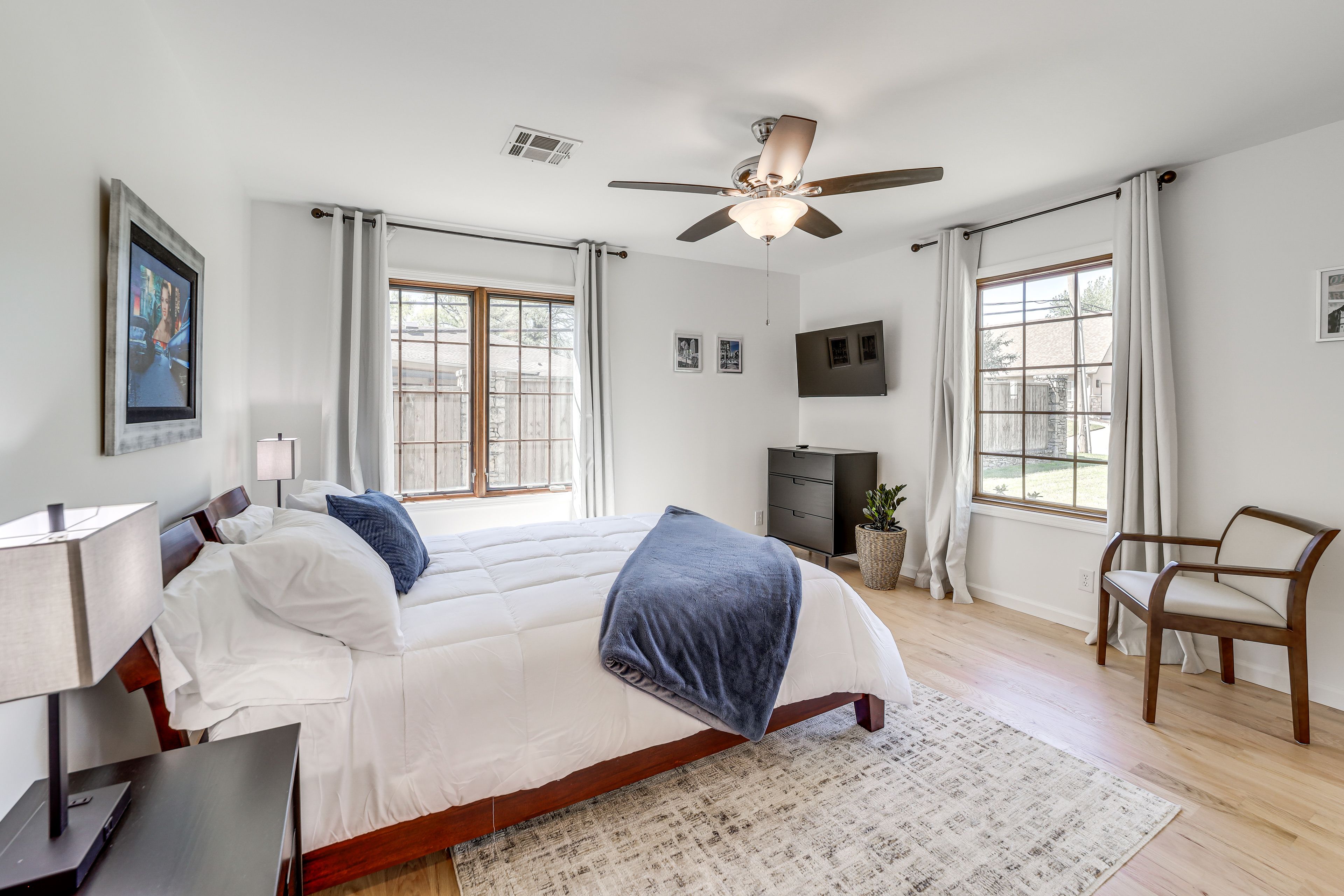 Bedroom 1 | King Bed