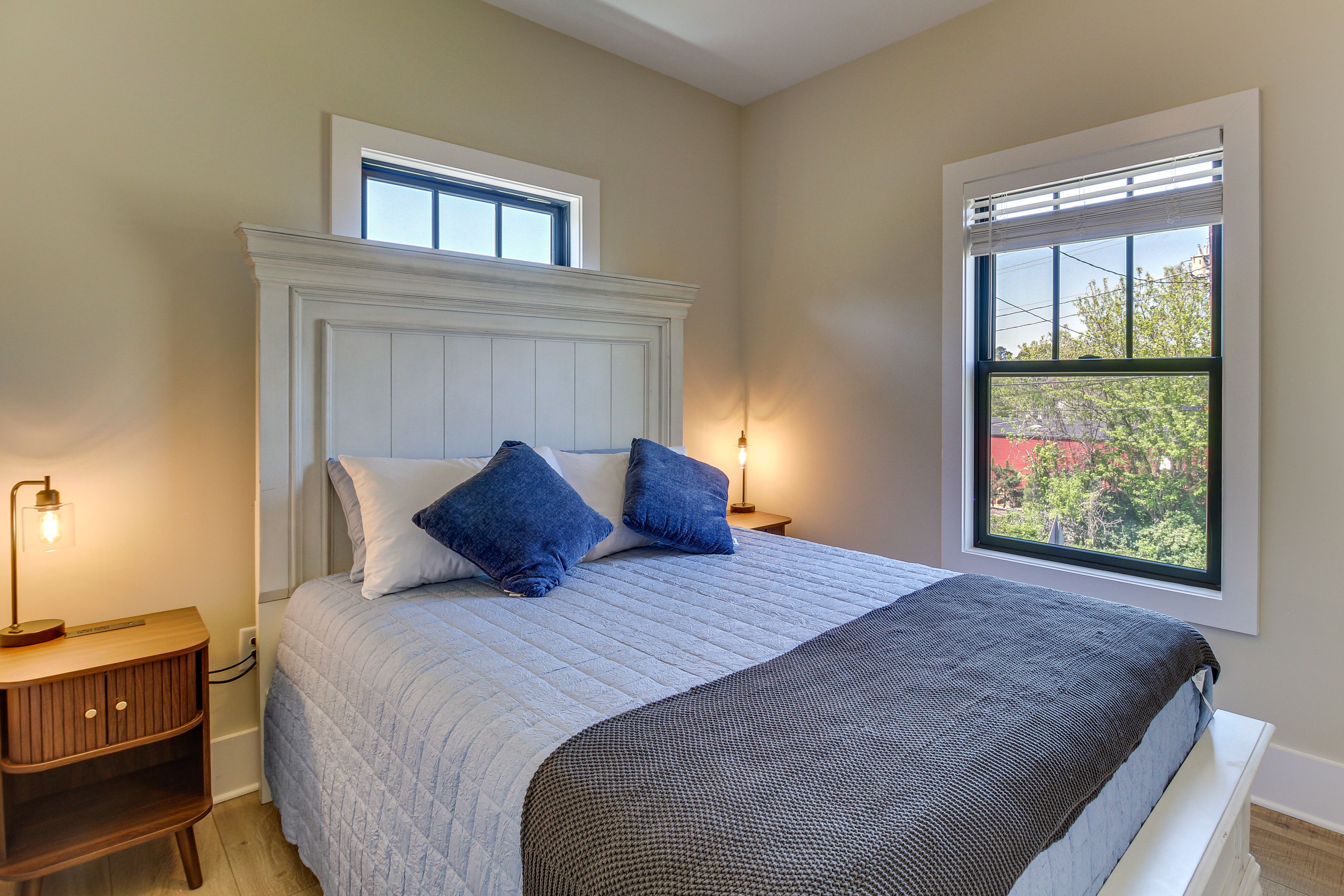 Bedroom | Queen Bed